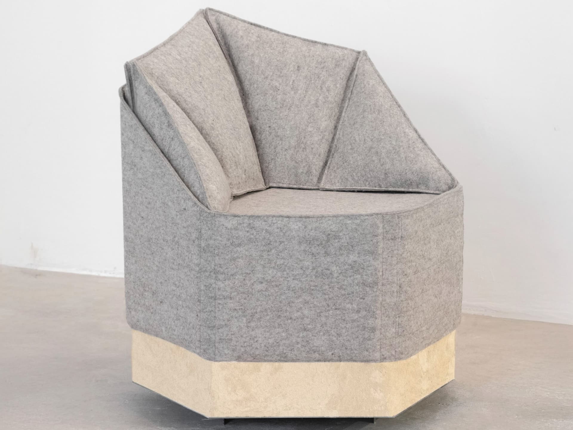Smarin
CH&CH
Hemp armchair — 1