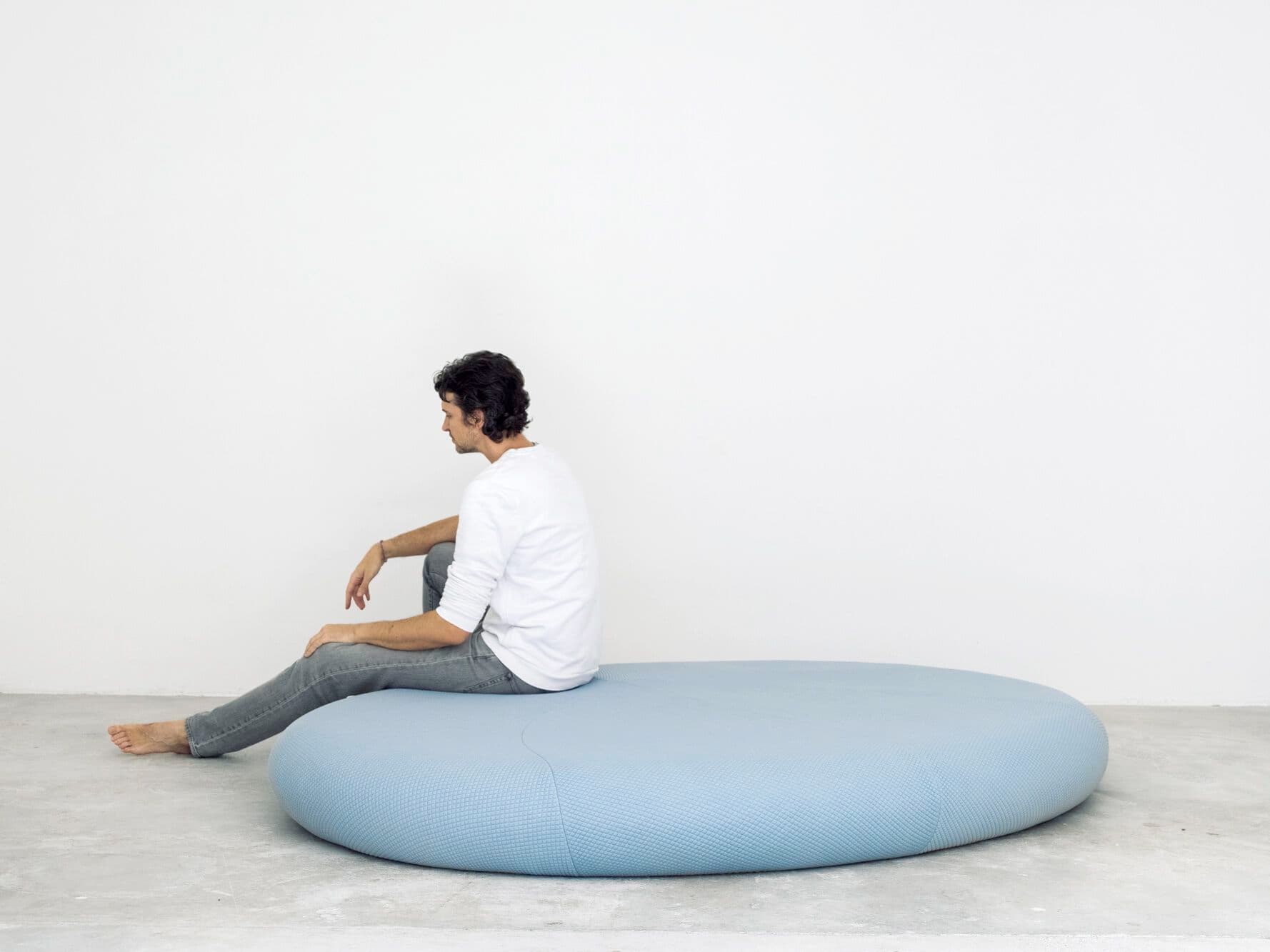 Smarin
FLATS
Fabric pouf — 1