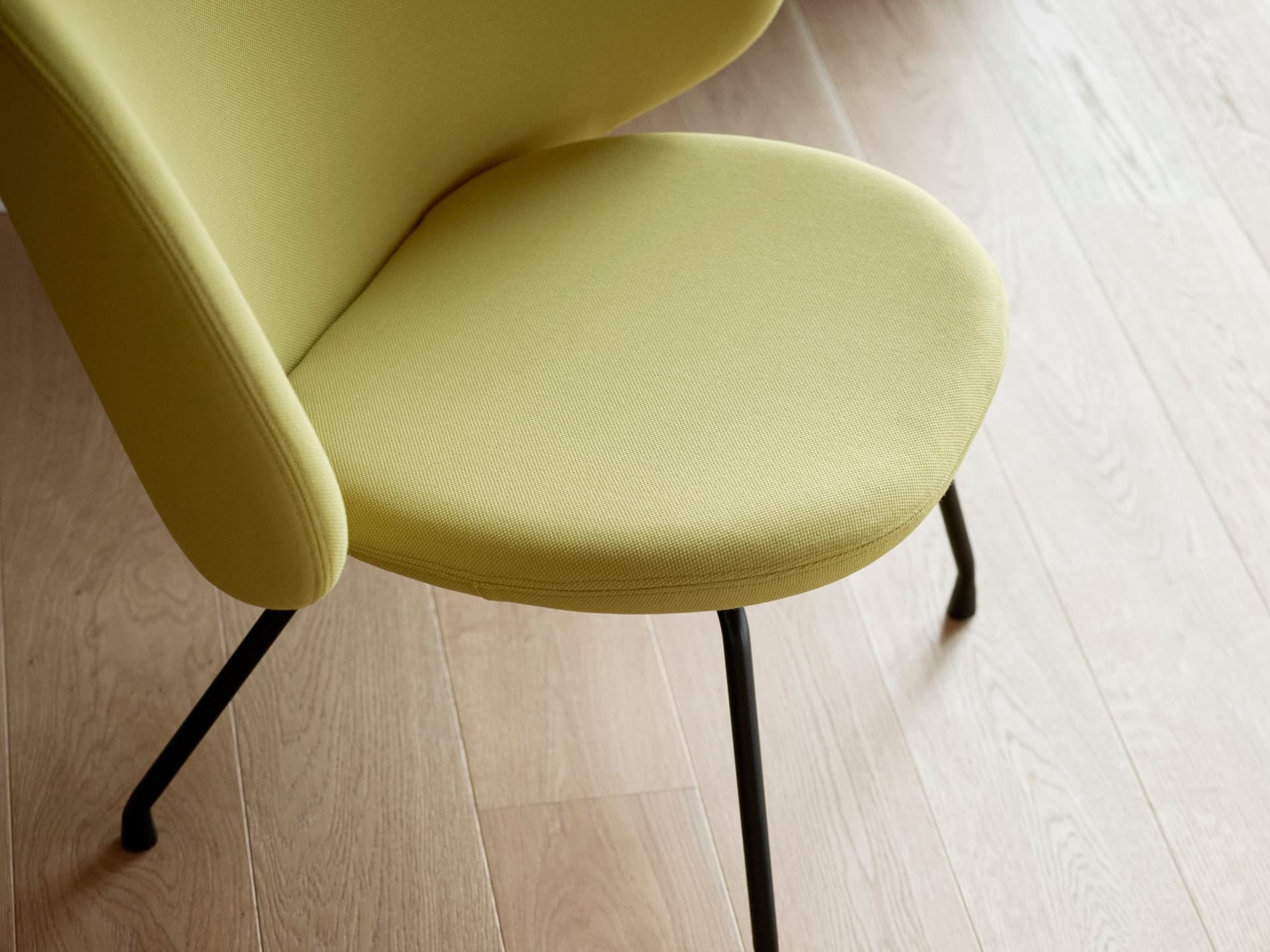 SOFTLINE
EVY
Fabric easy chair — 9
