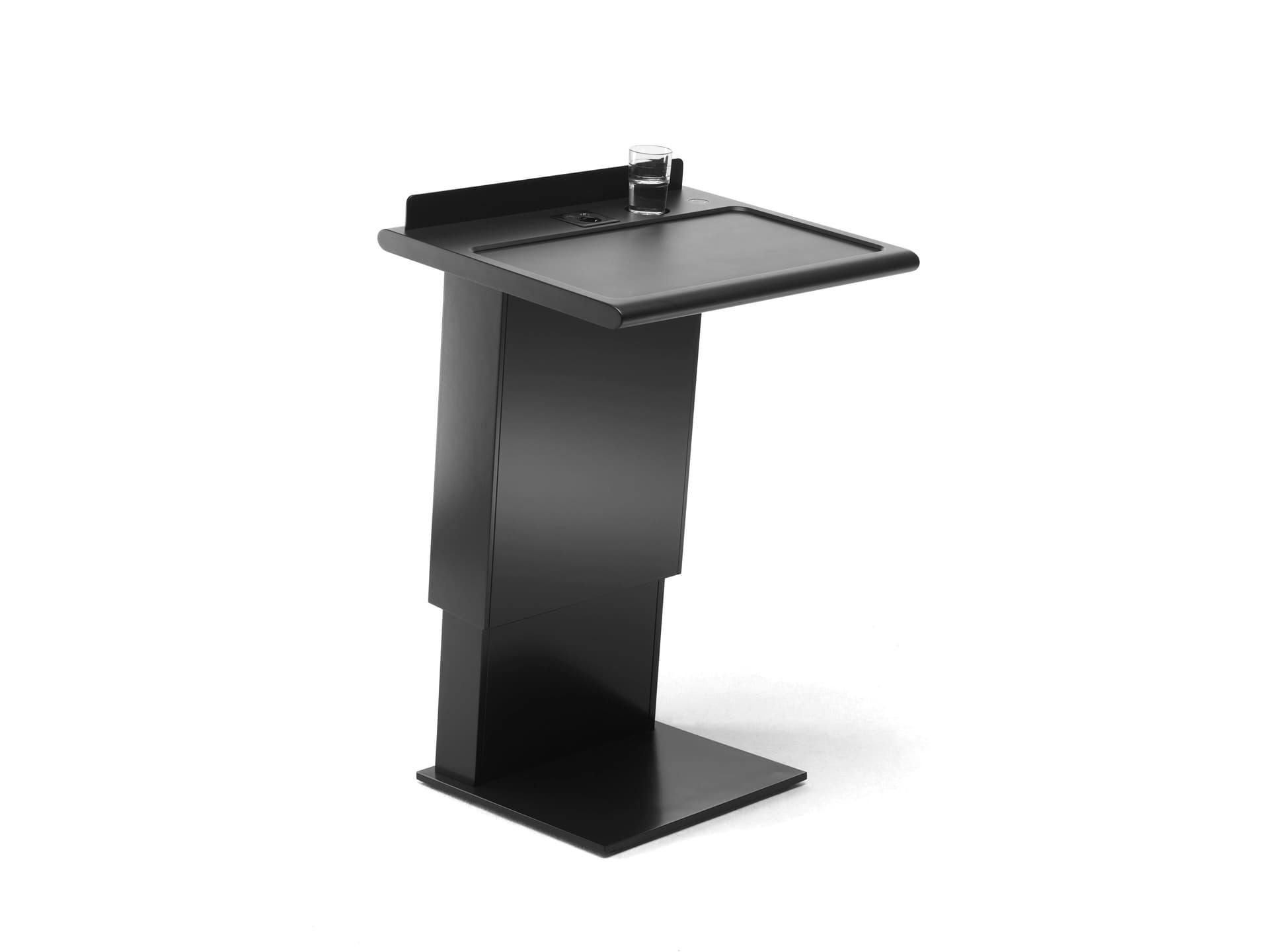 Spiegels
.rednerpult
Lectern — 1