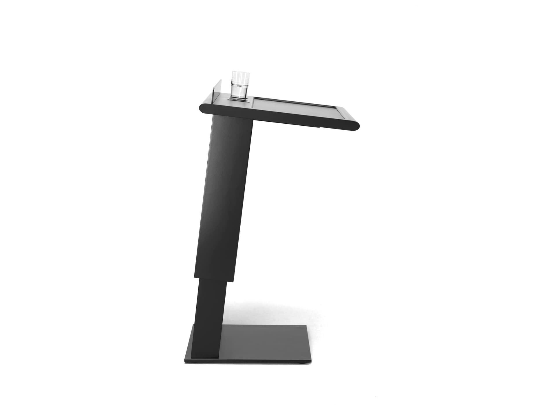 Spiegels
.rednerpult
Lectern — 3