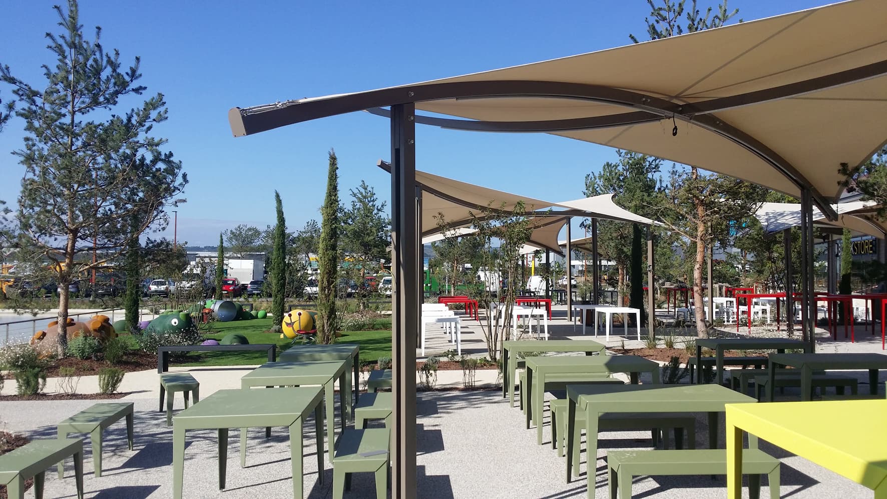 Sprech
VELA
PVC shade sail — 3