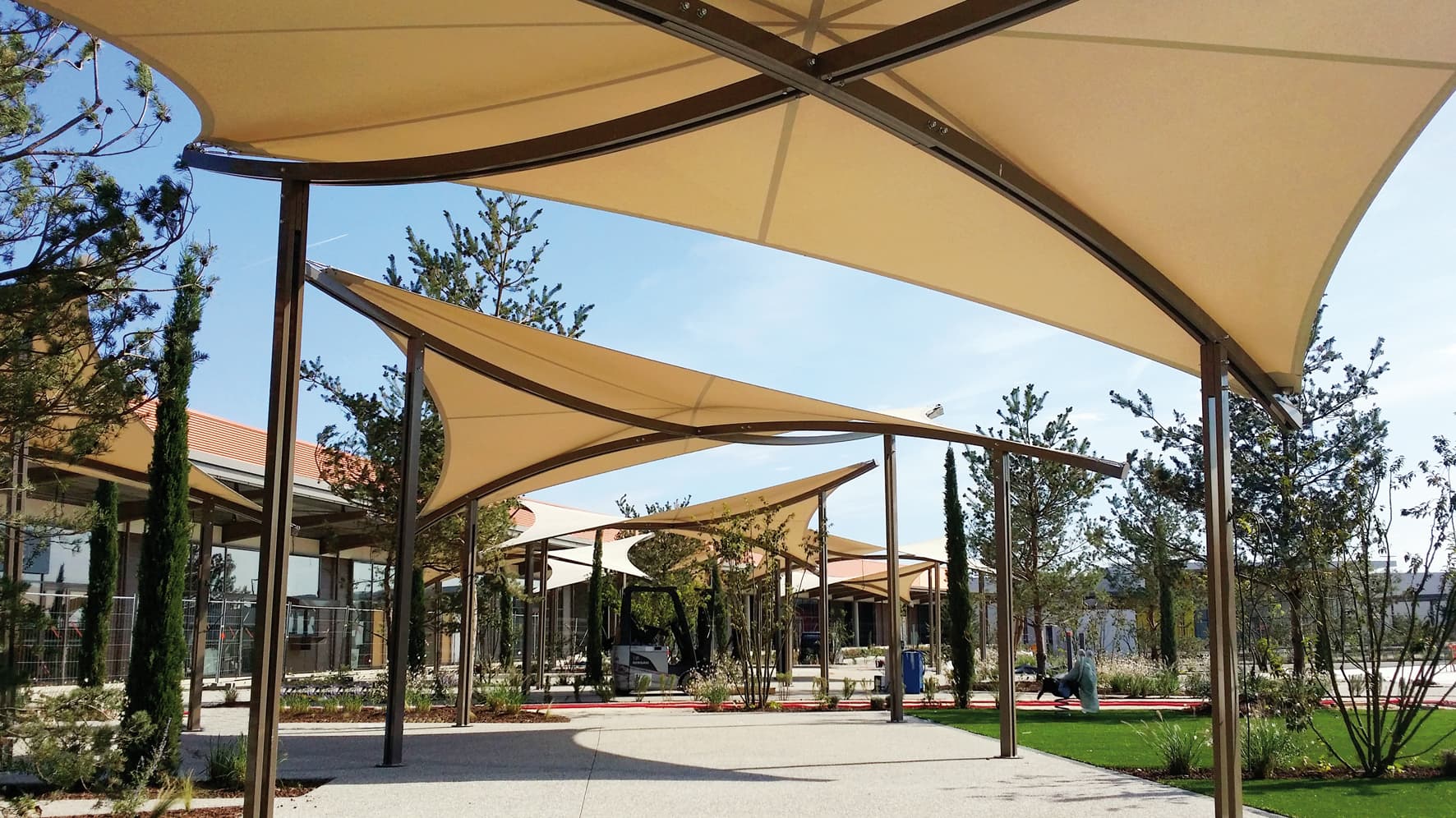 Sprech
VELA
PVC shade sail — 8