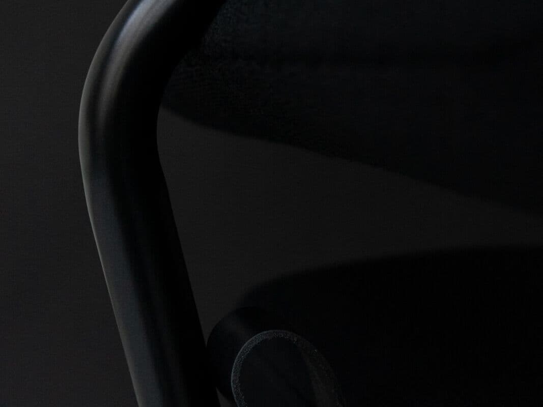 TECTA
REVERSAL
Cantilever chair — 8