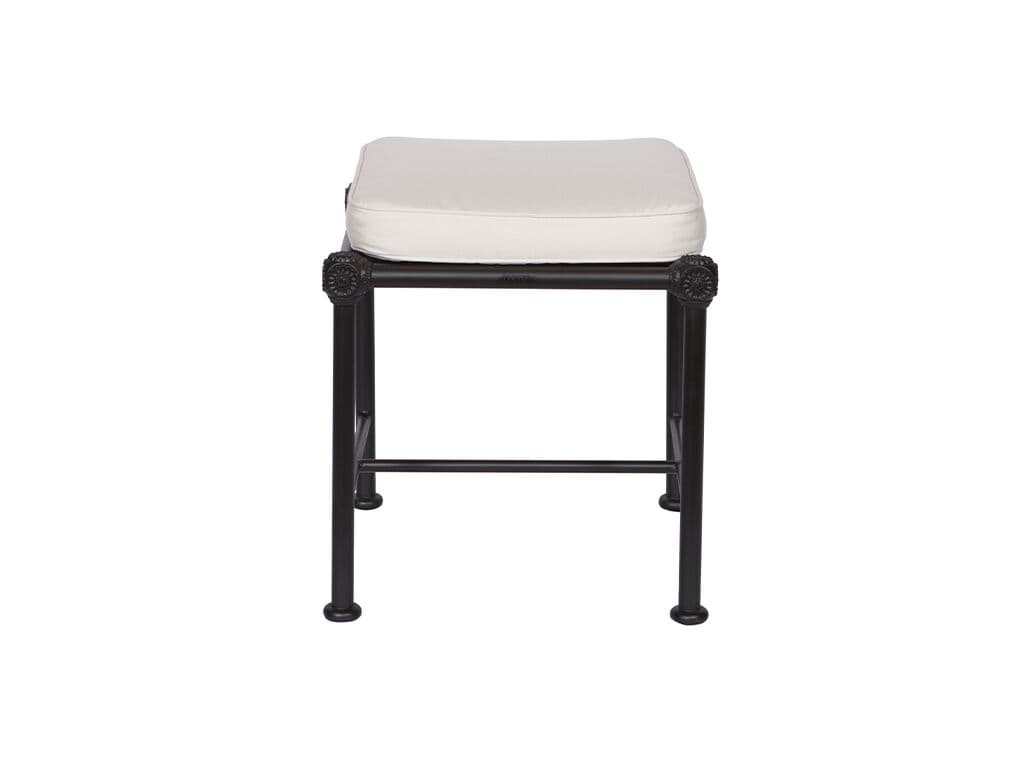 Tectona
1800
Stool — 1