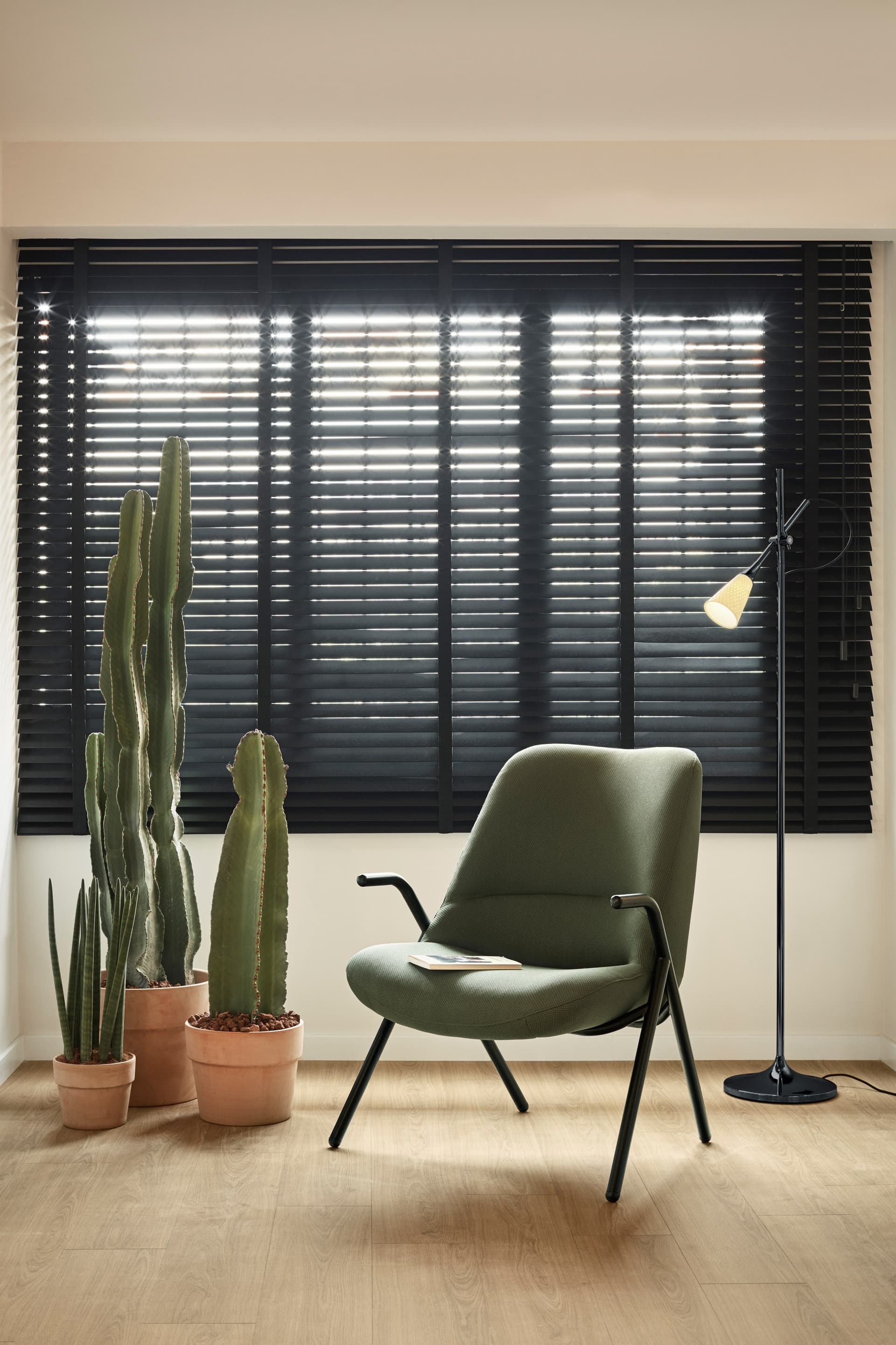 TEULAT
DINS
Polyester armchair — 20