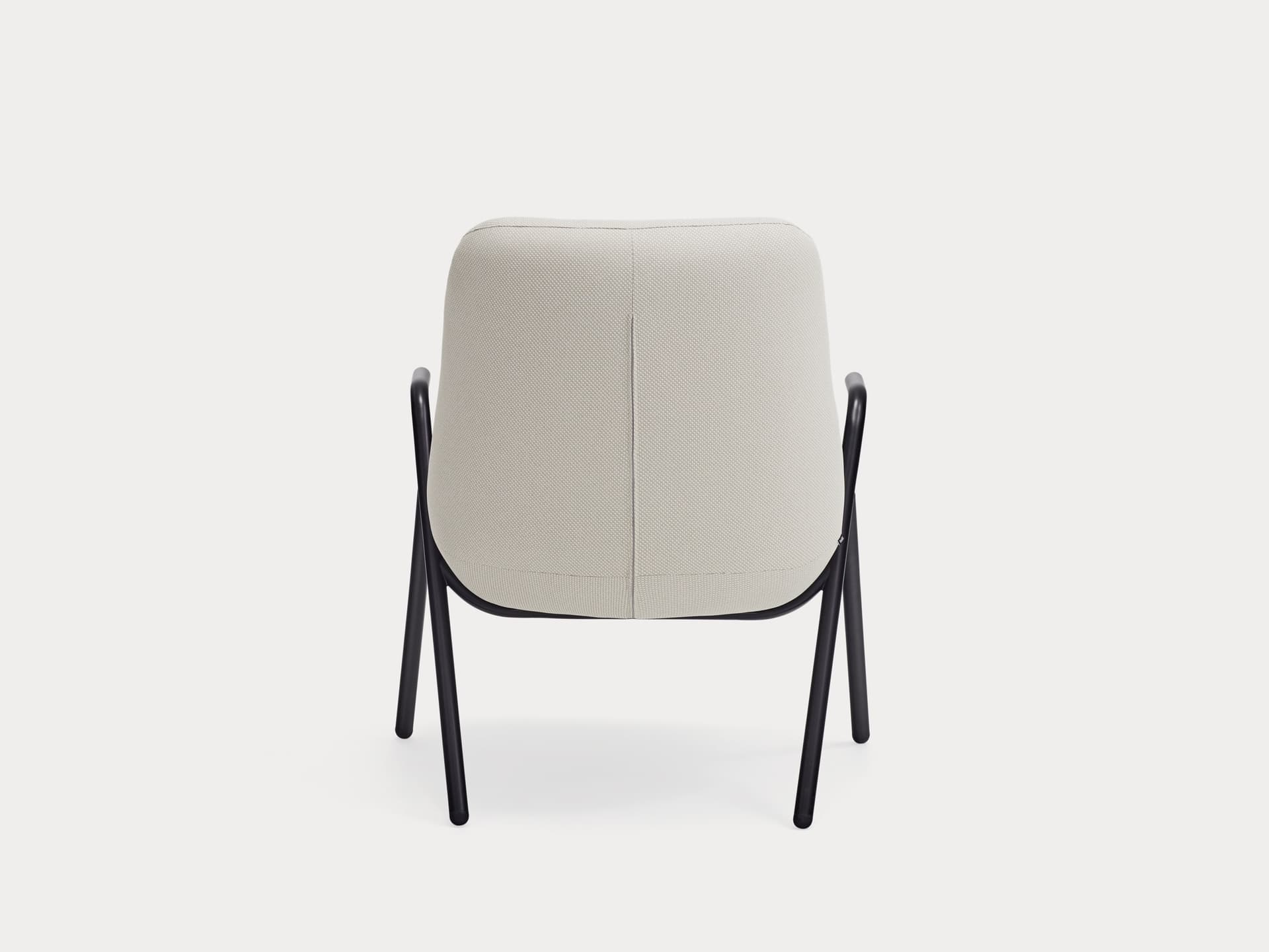 TEULAT
DINS
Polyester armchair — 36