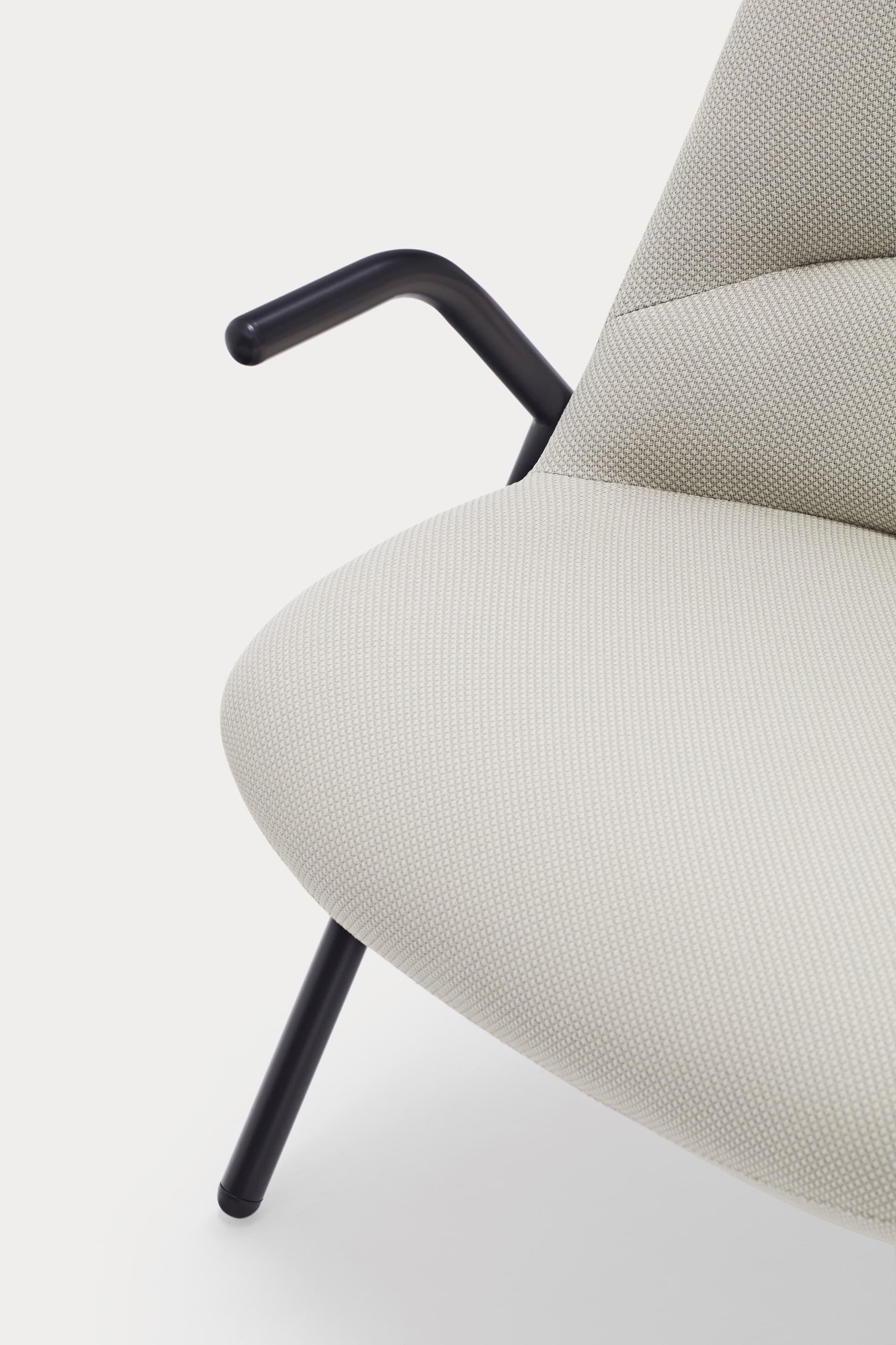 TEULAT
DINS
Polyester armchair — 37