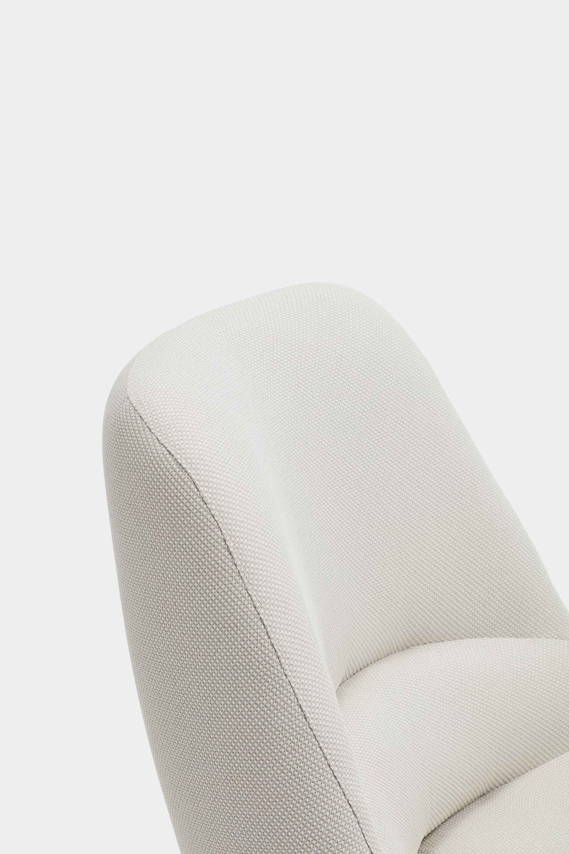 TEULAT
DINS
Polyester armchair — 39