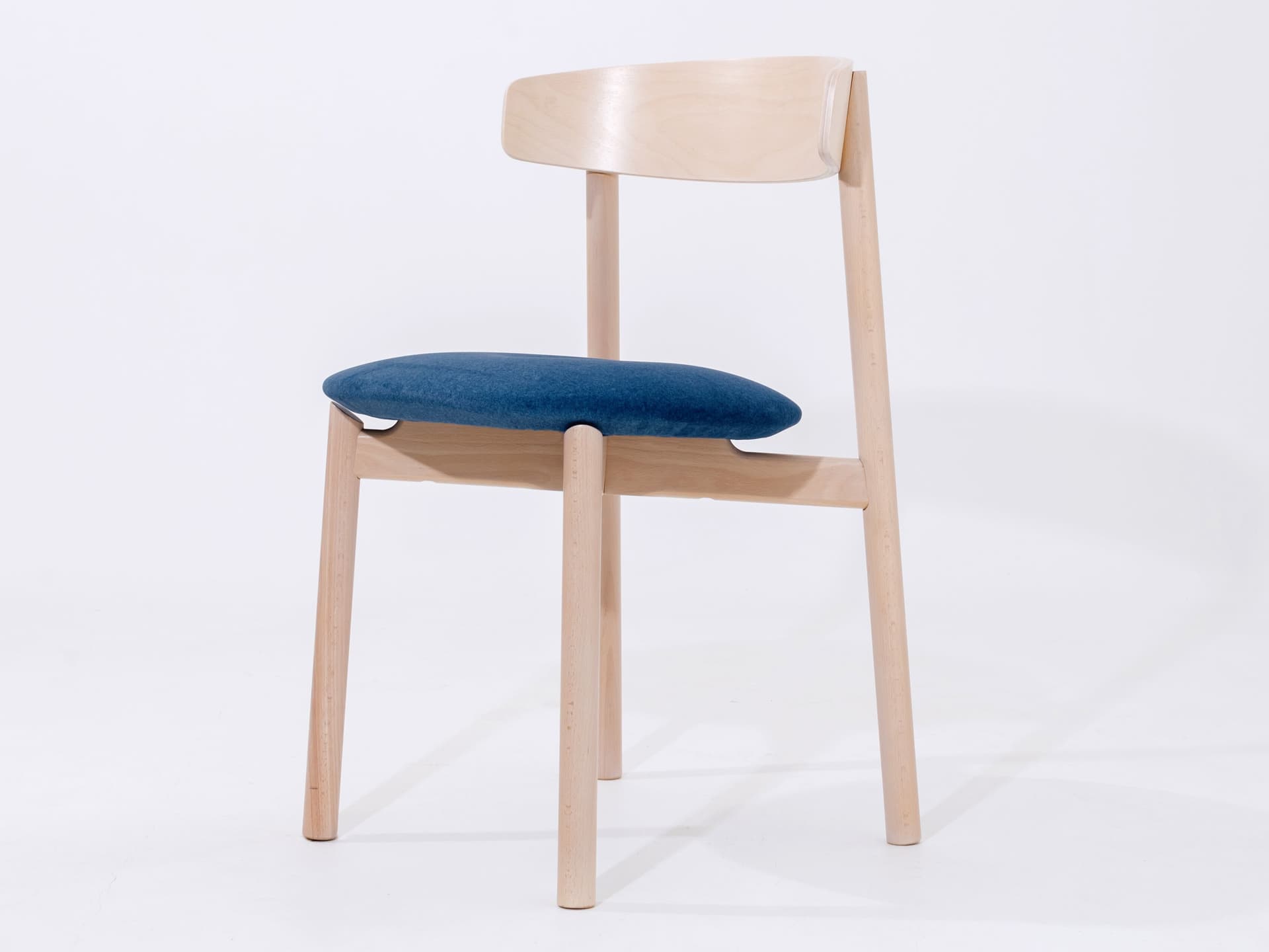 Tivoli
EMIL
Open back oak chair — 1