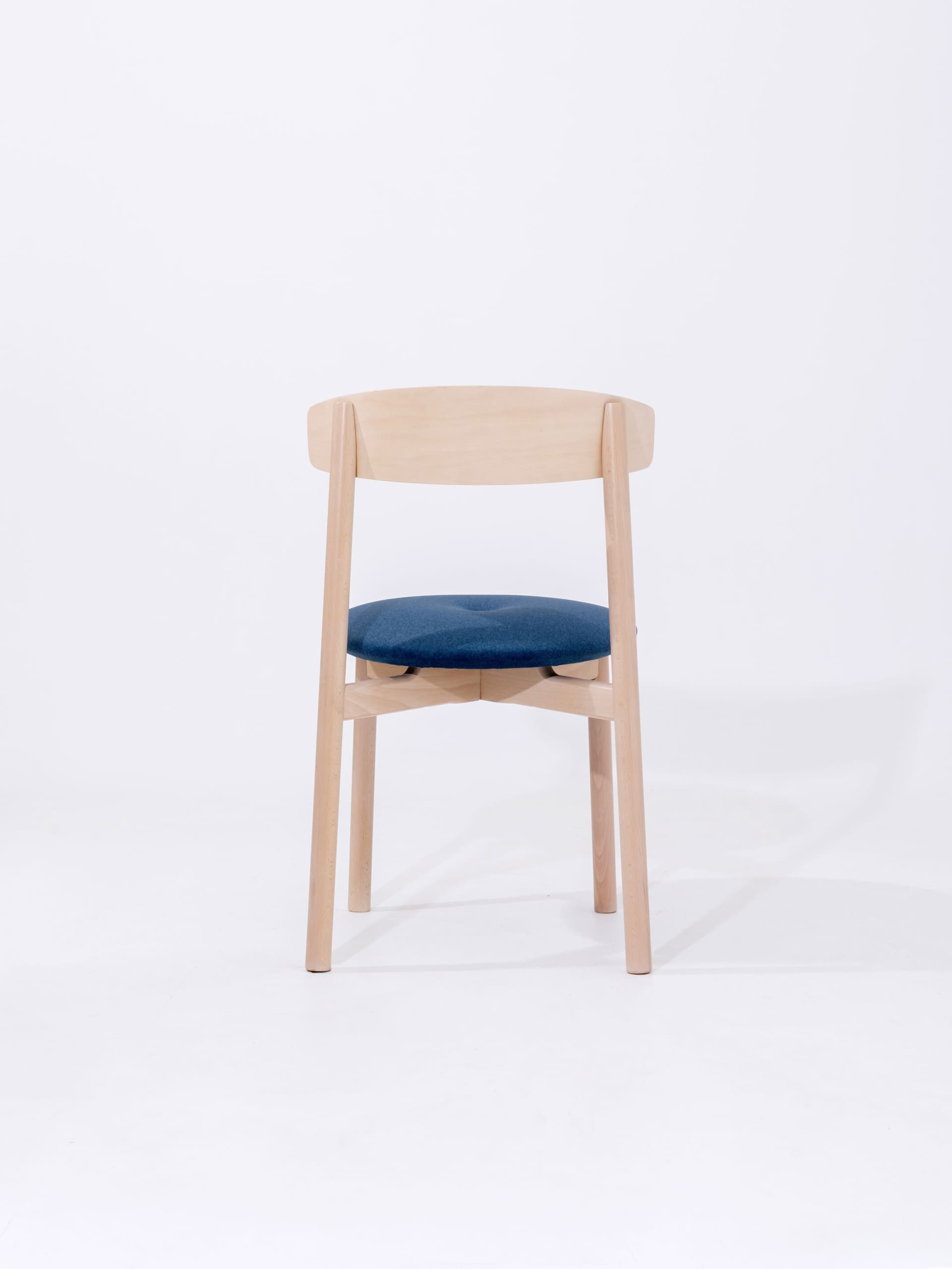 Tivoli
EMIL
Open back oak chair — 3