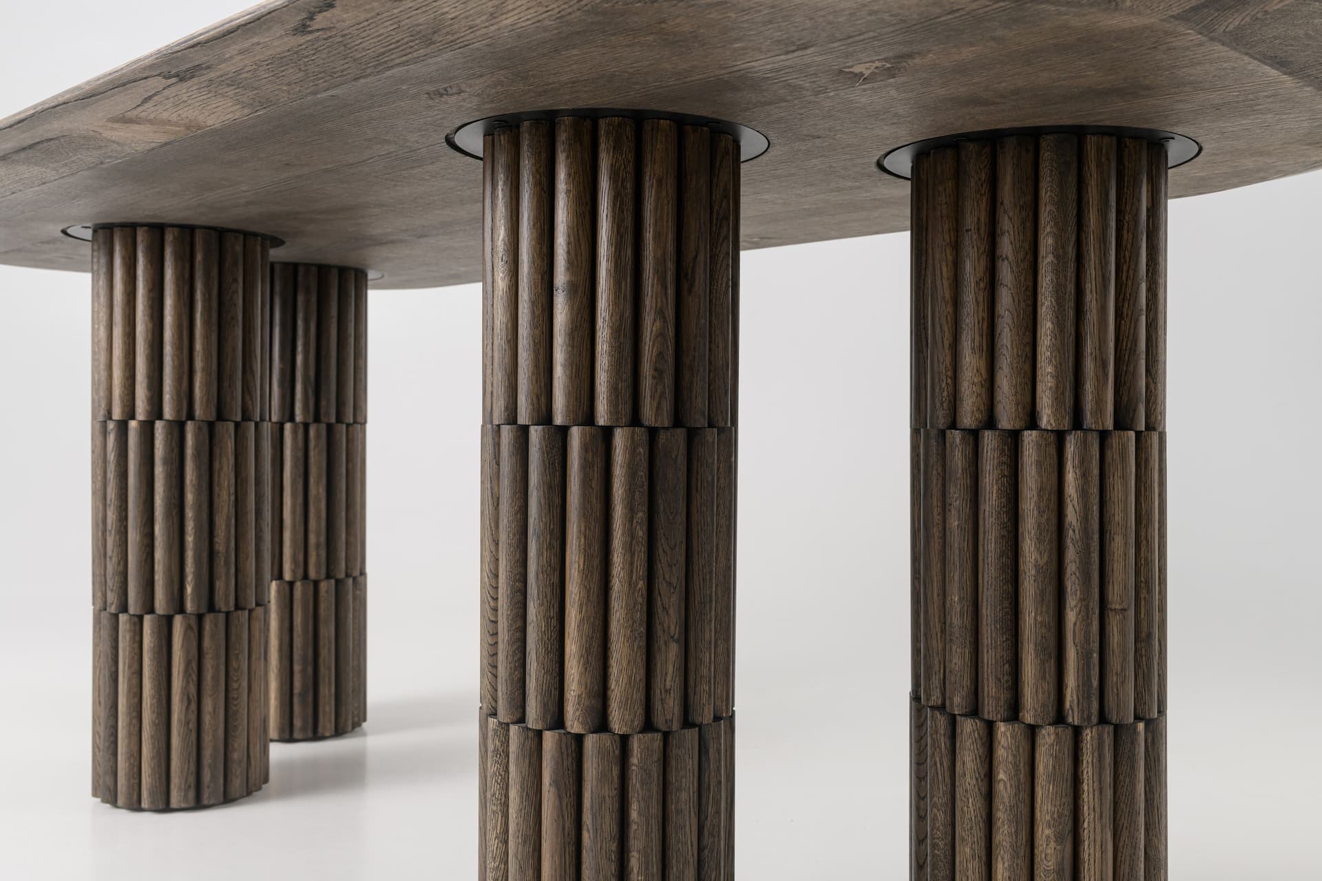 Tivoli
EON
Oval wooden table — 5