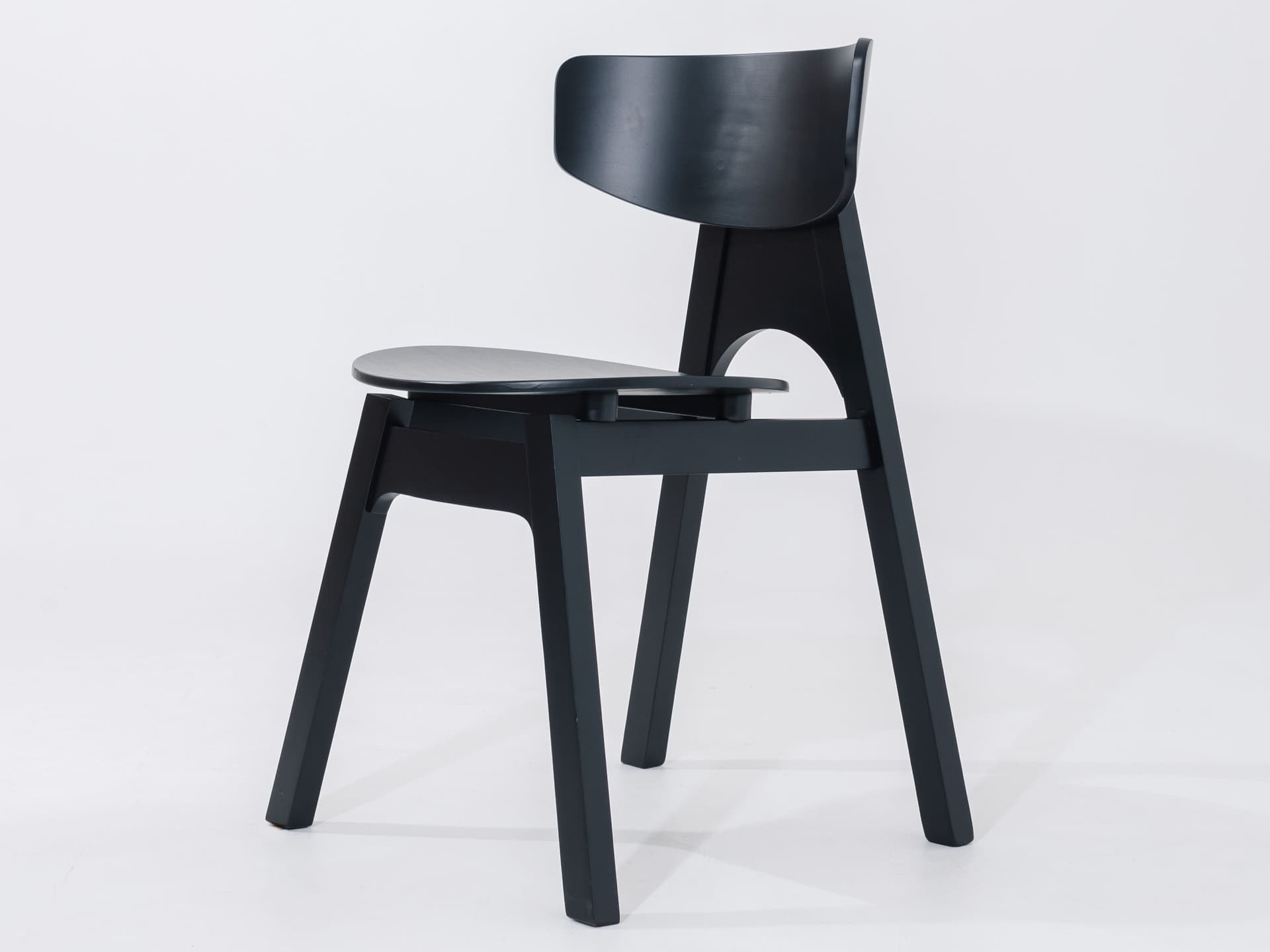 Tivoli
GUSTAVE
Wooden chair — 8