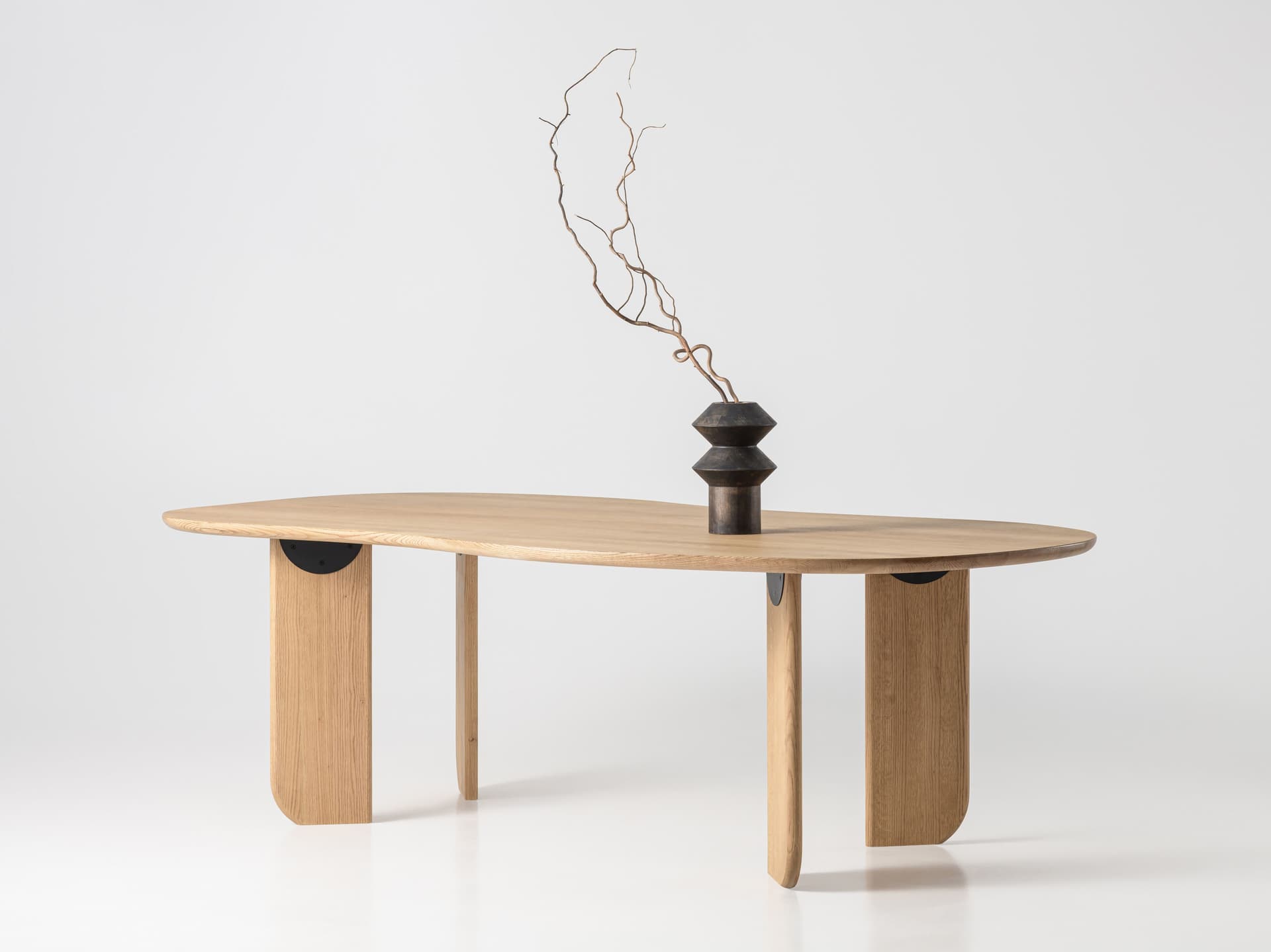 Tivoli
ORGANIC
Fixed oak table — 1