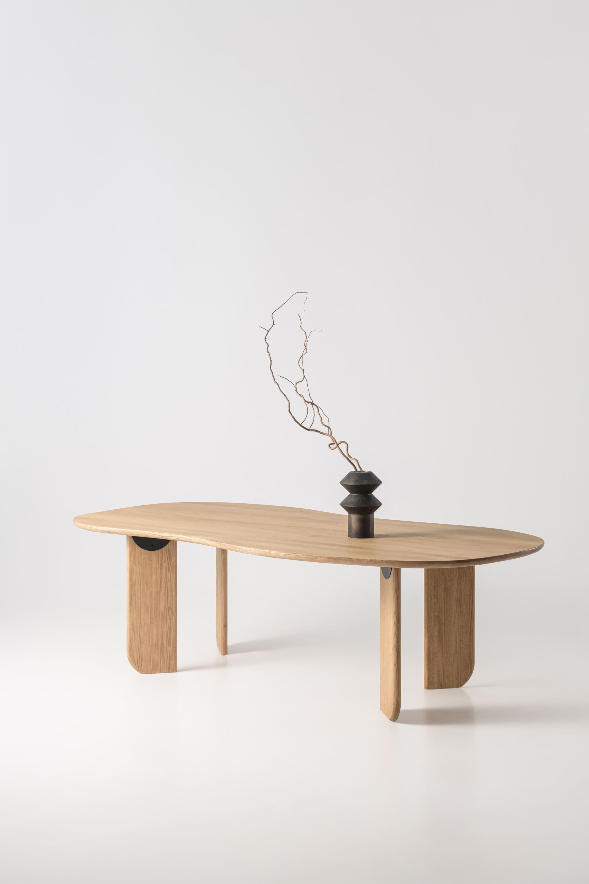Tivoli
ORGANIC
Fixed oak table — 4