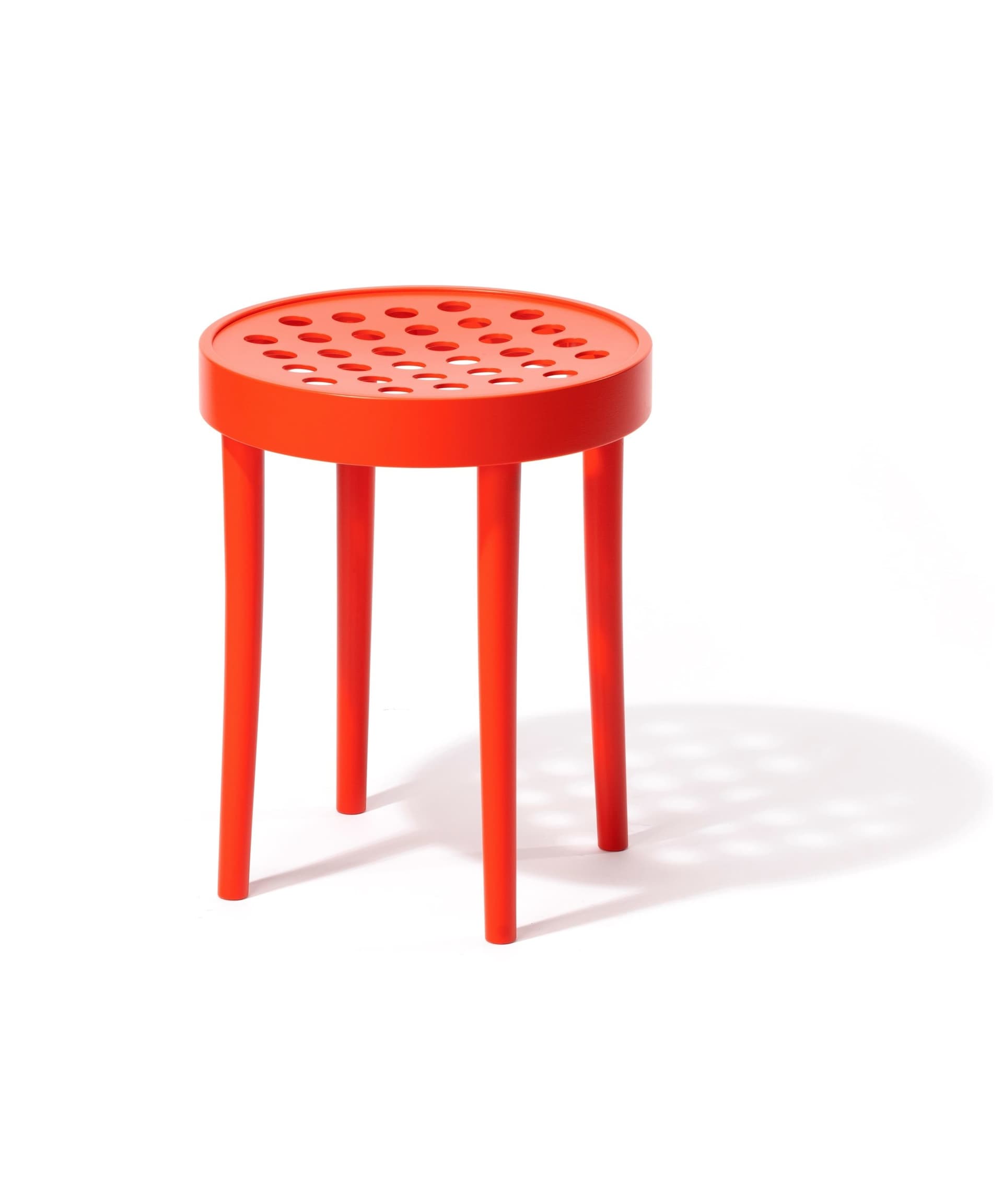TON
822
Low wooden stool — 18