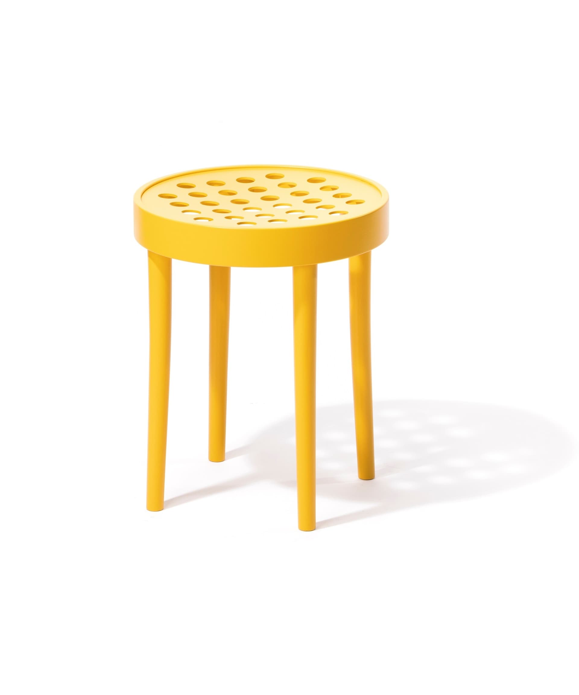 TON
822
Low wooden stool — 21
