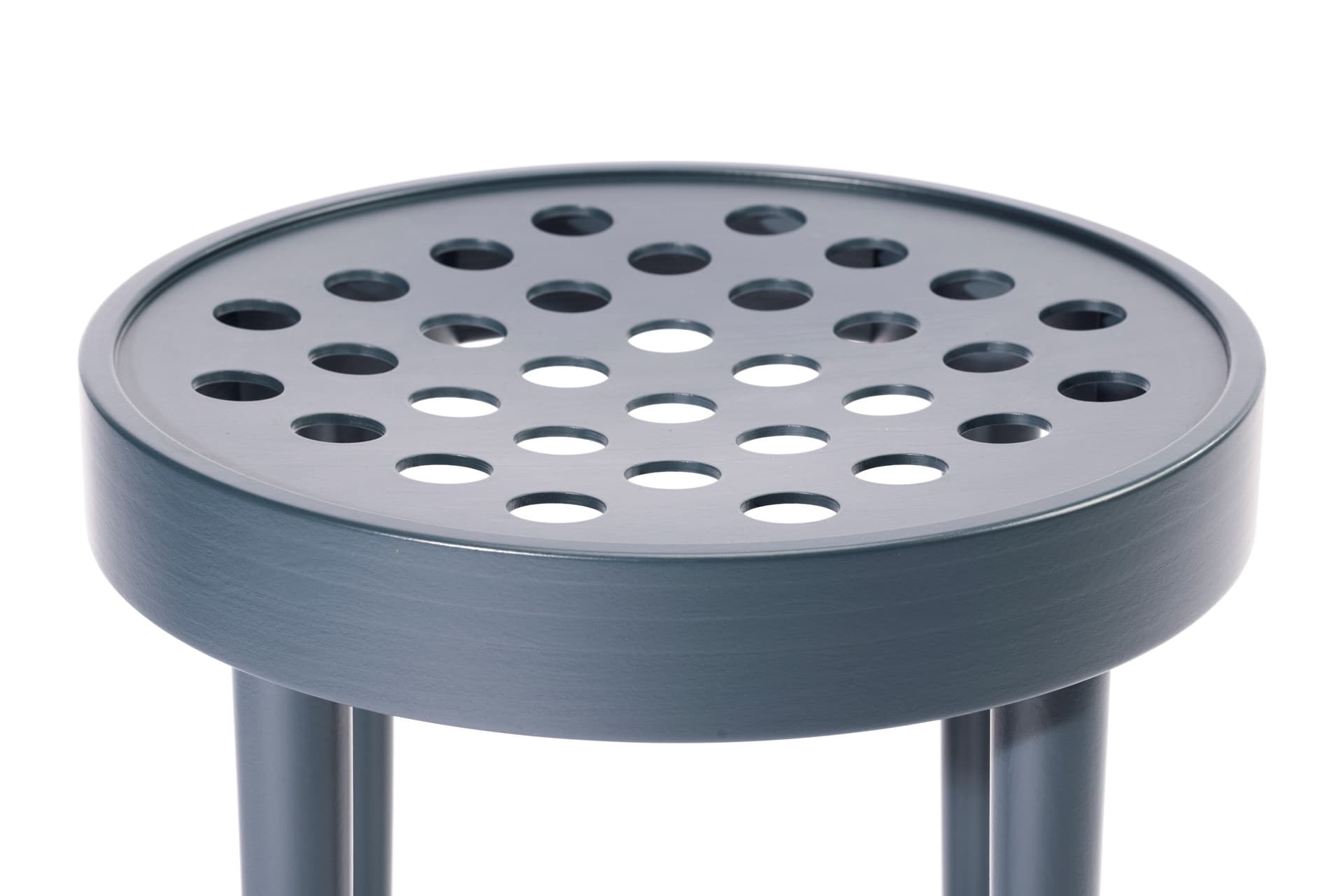 TON
822
Low wooden stool — 25