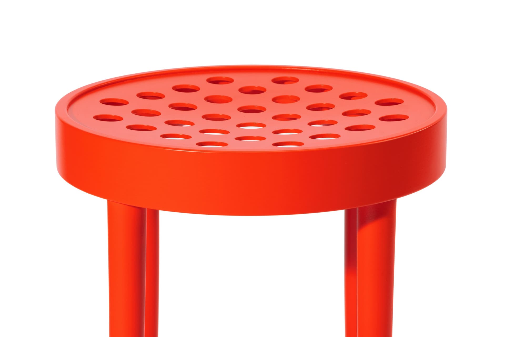 TON
822
Low wooden stool — 30