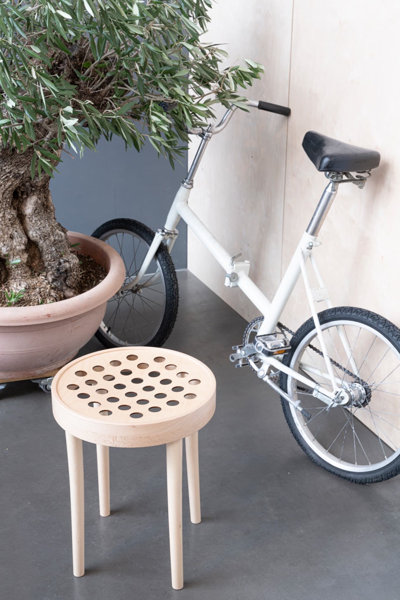 TON
822
Low wooden stool — 4