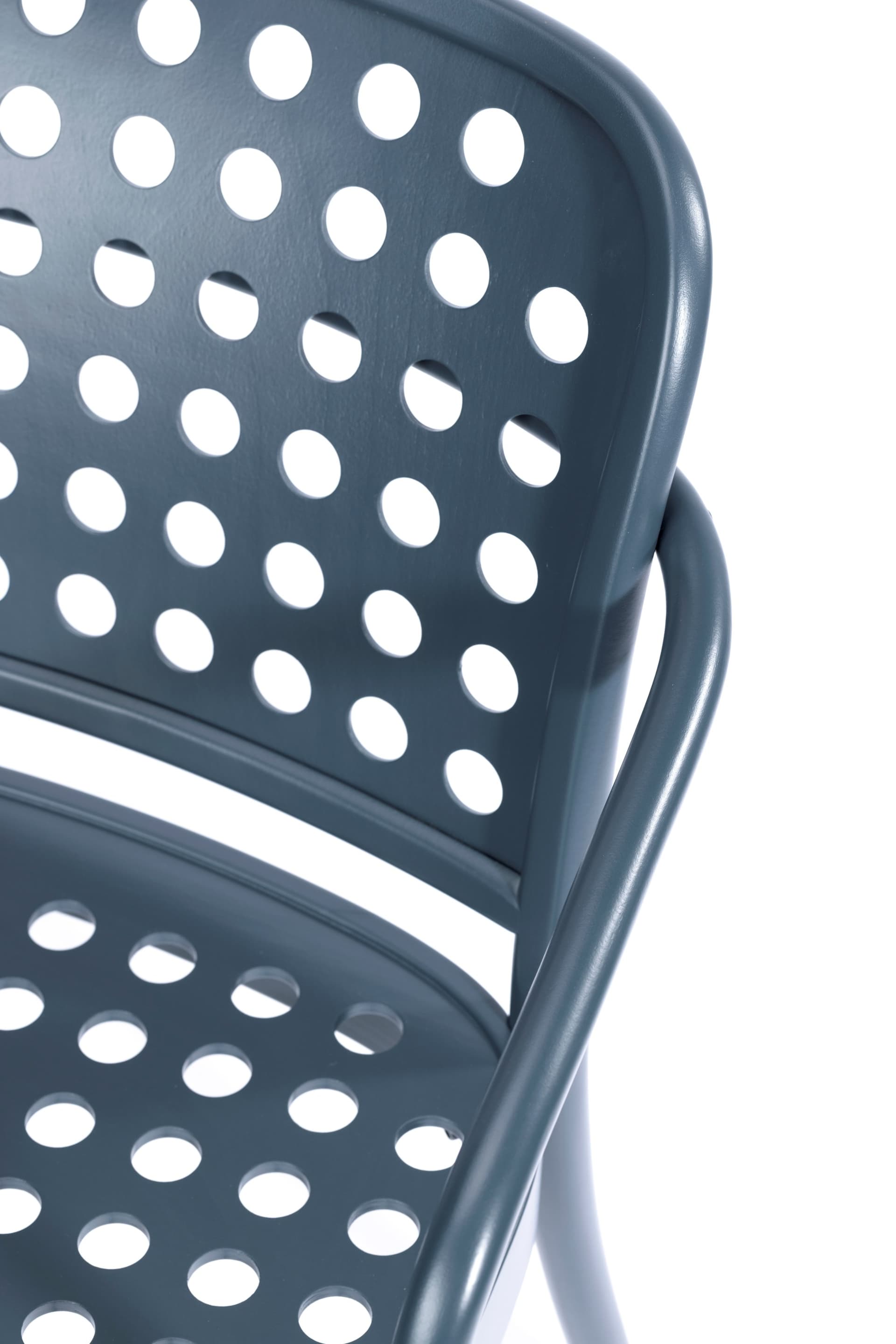 TON
822
Wooden lounge armchair — 18