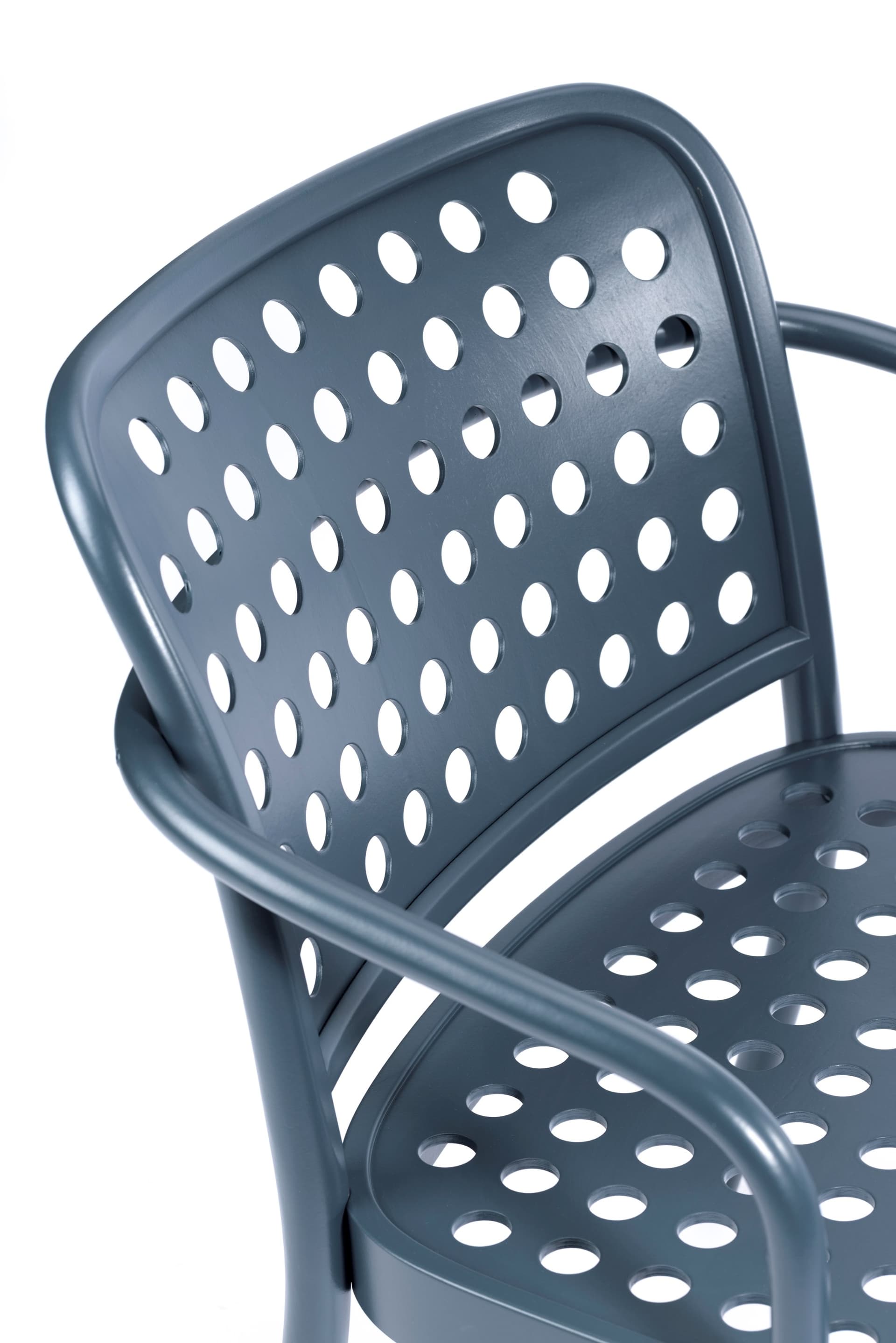 TON
822
Wooden lounge armchair — 20