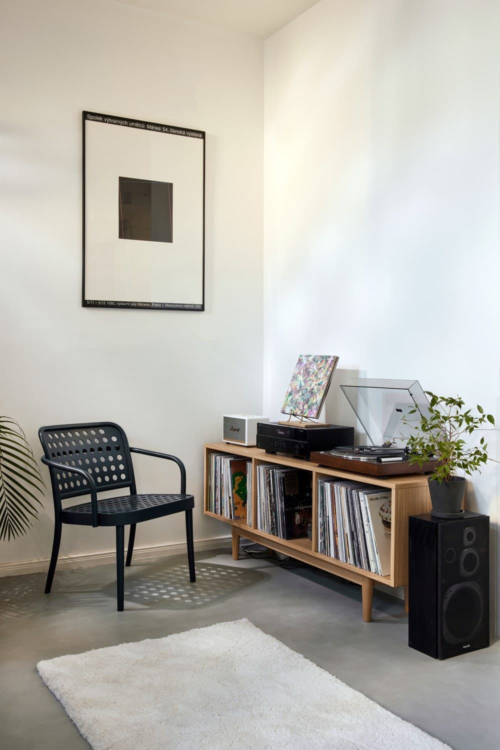 TON
822
Wooden lounge armchair — 4