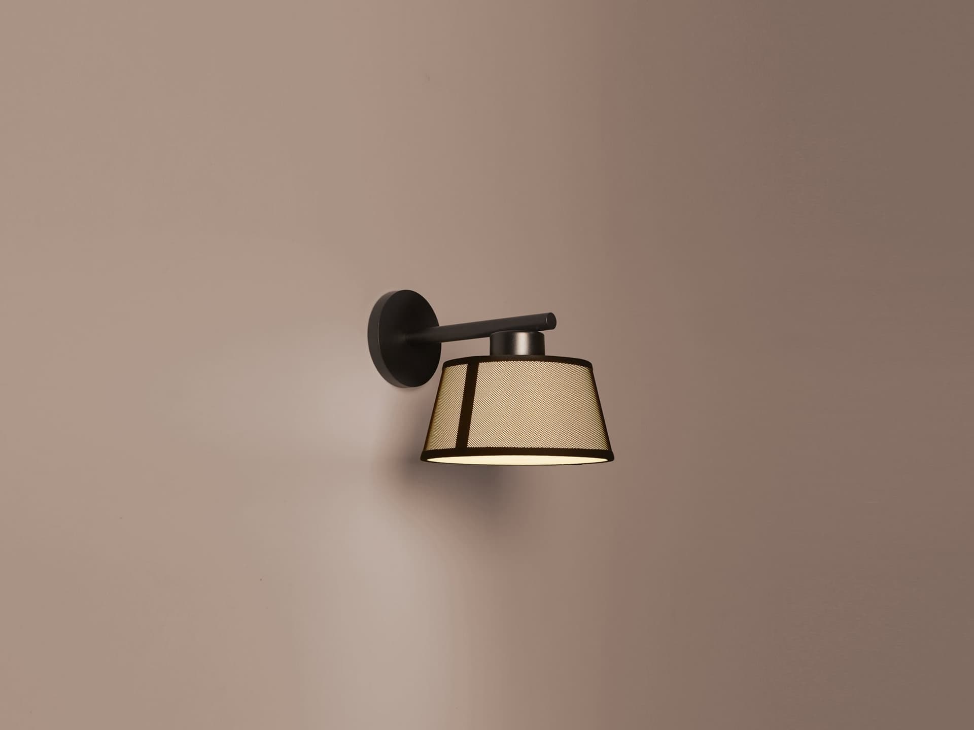 Tooy
LILLY
Fabric wall lamp — 2