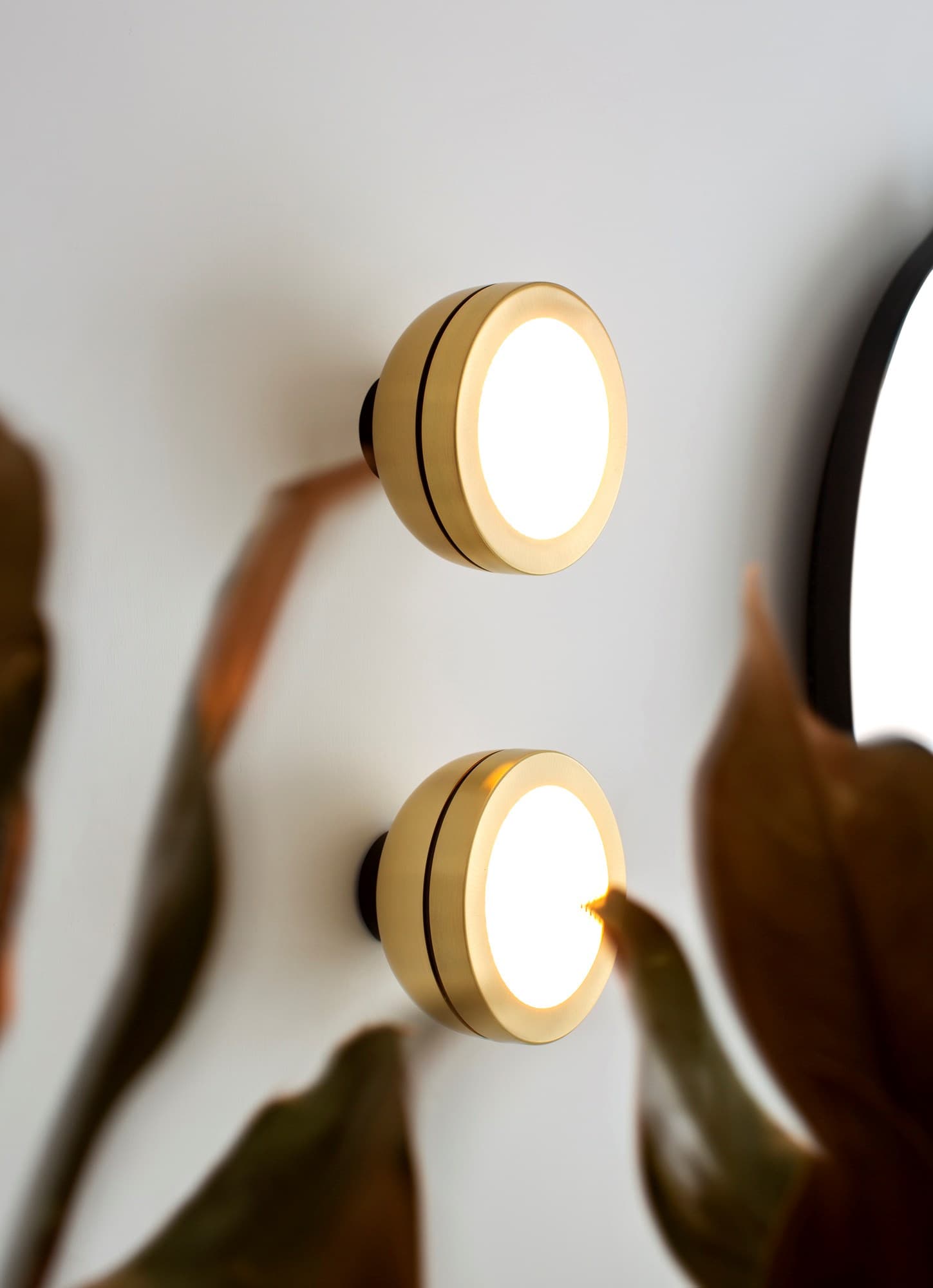 Tooy
MOLLY
LED brass wall lamp — 3