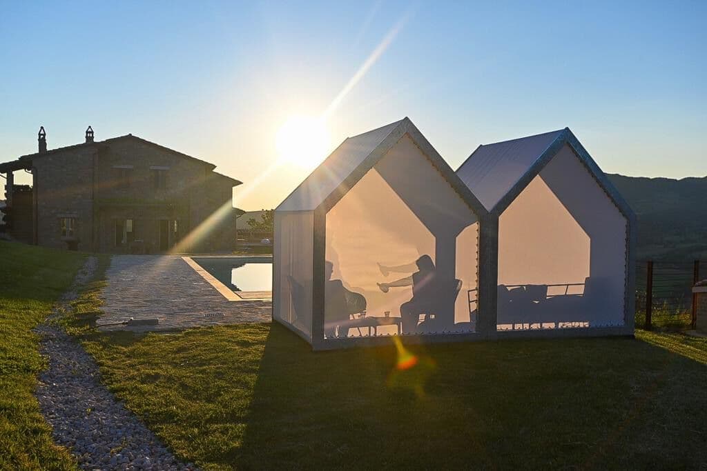 TRADEWINDS
SHELT^R
Gazebo — 16