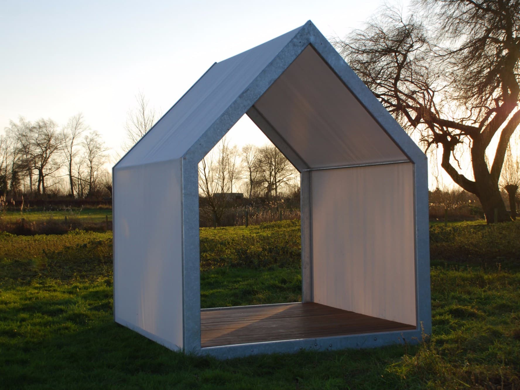 TRADEWINDS
SHELT^R
Gazebo — 9