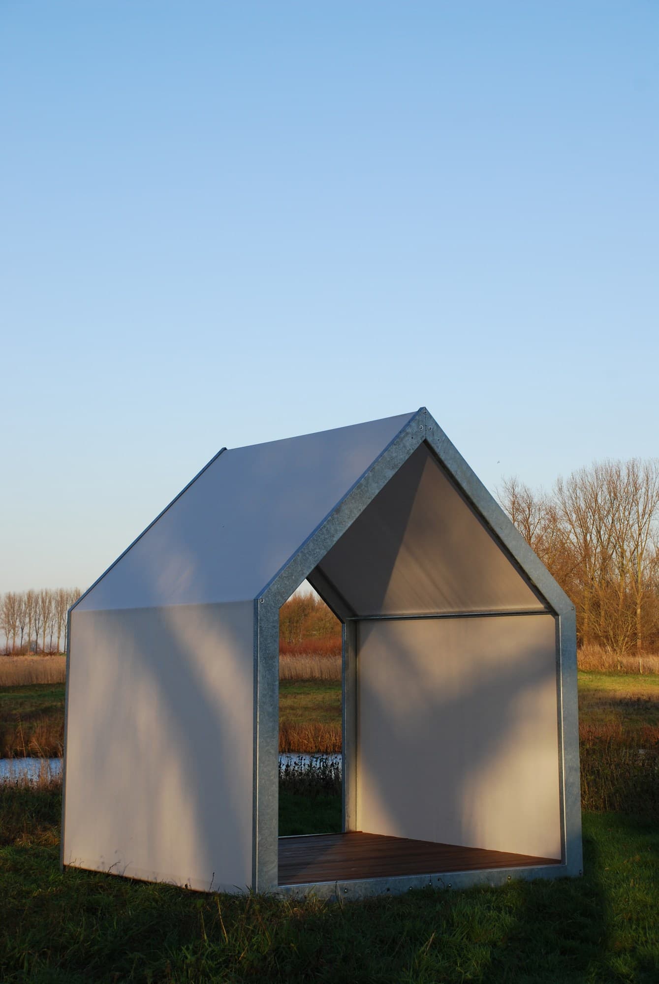 TRADEWINDS
SHELT^R
Gazebo — 10