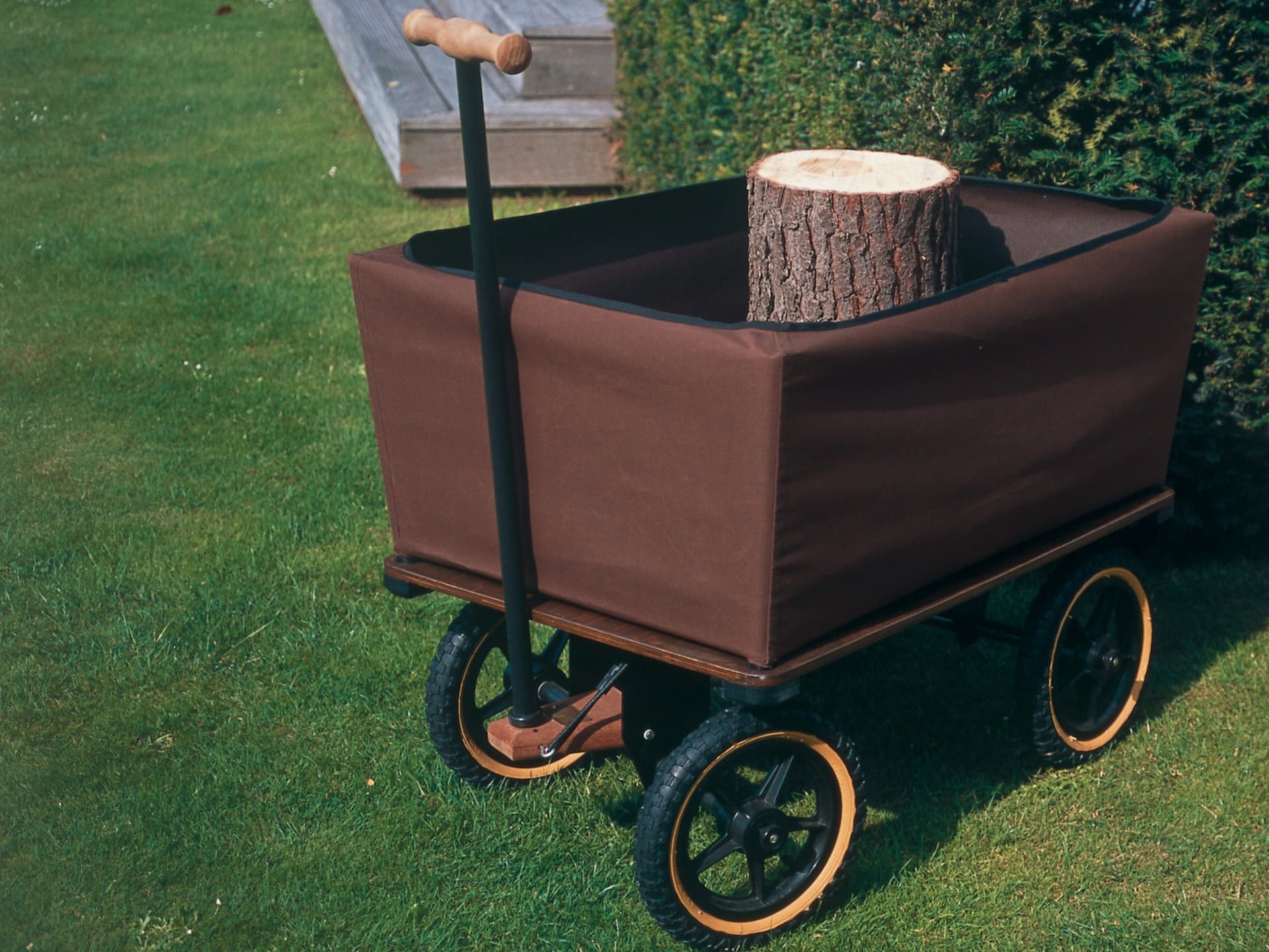 TRADEWINDS
WAGON
Garden trolley — 42