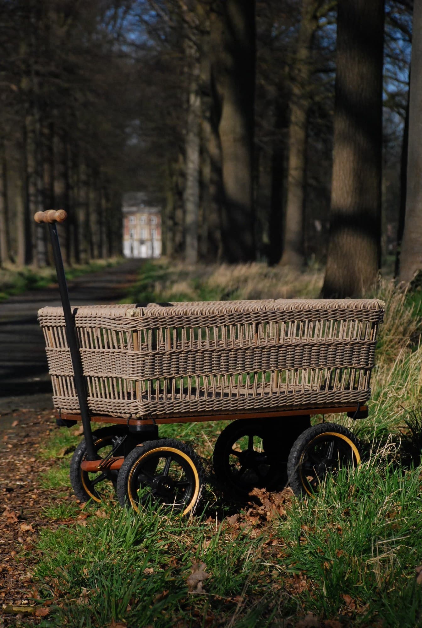 TRADEWINDS
WAGON
Garden trolley — 53