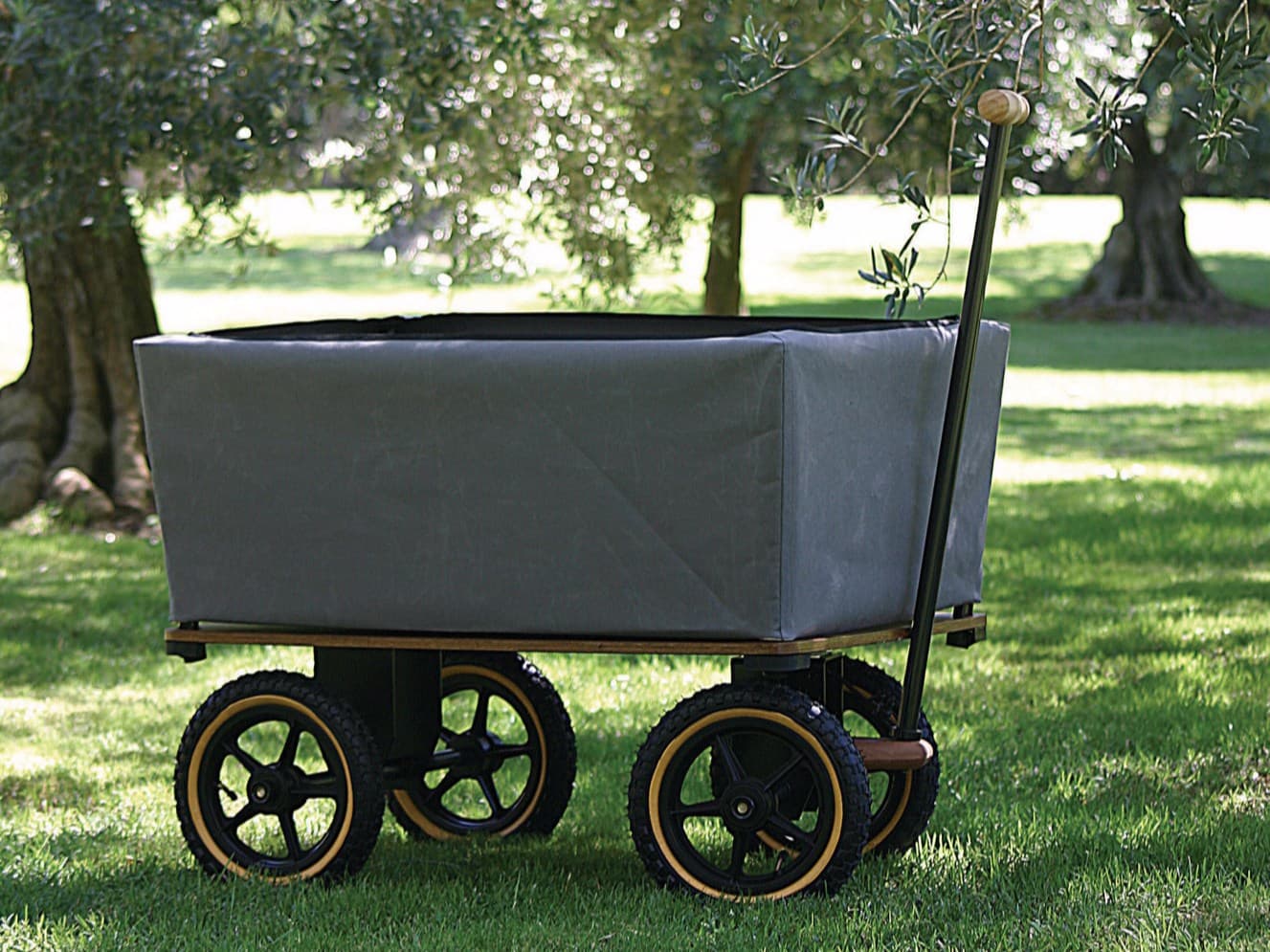TRADEWINDS
WAGON
Garden trolley — 62