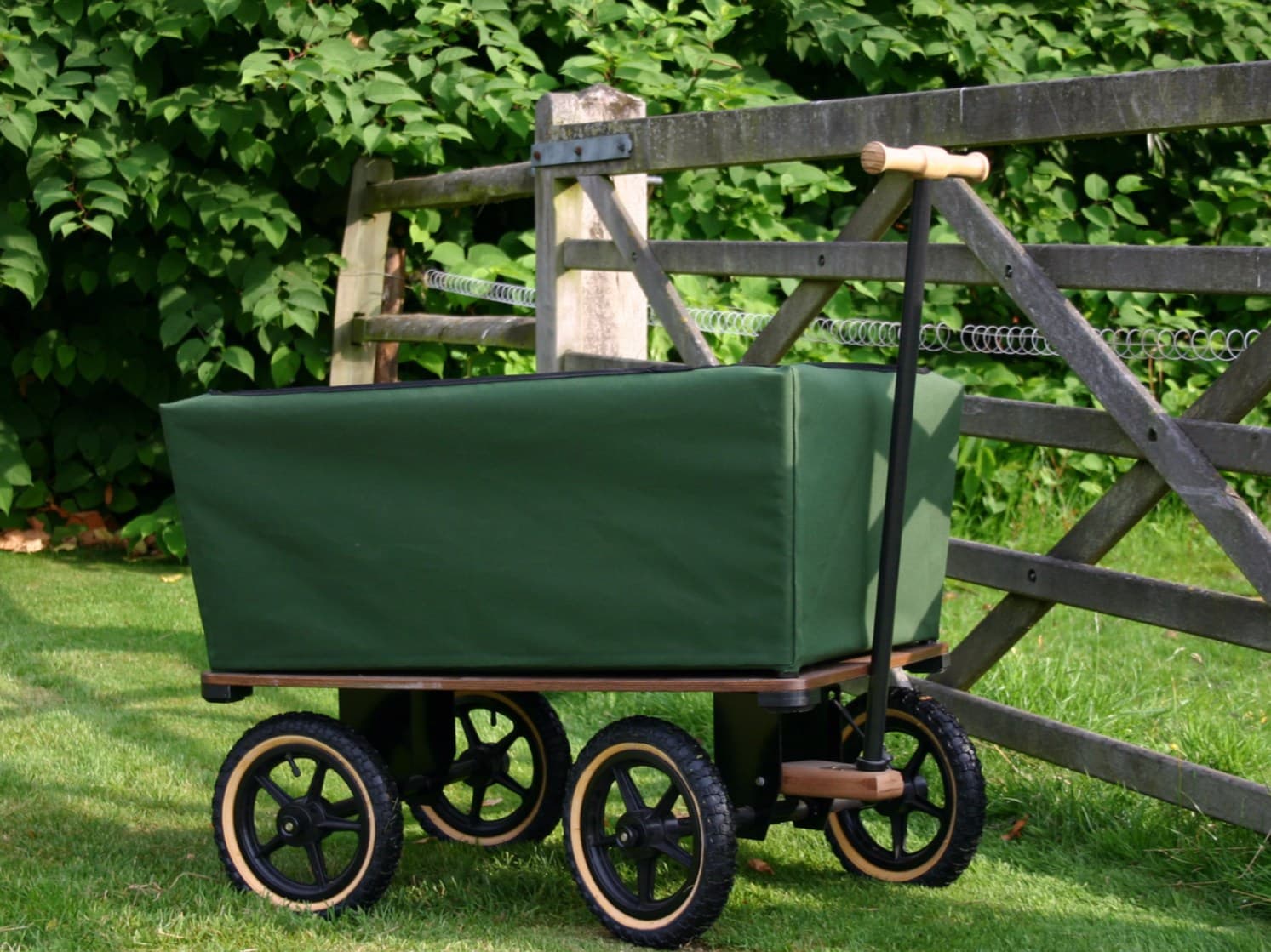 TRADEWINDS
WAGON
Garden trolley — 10