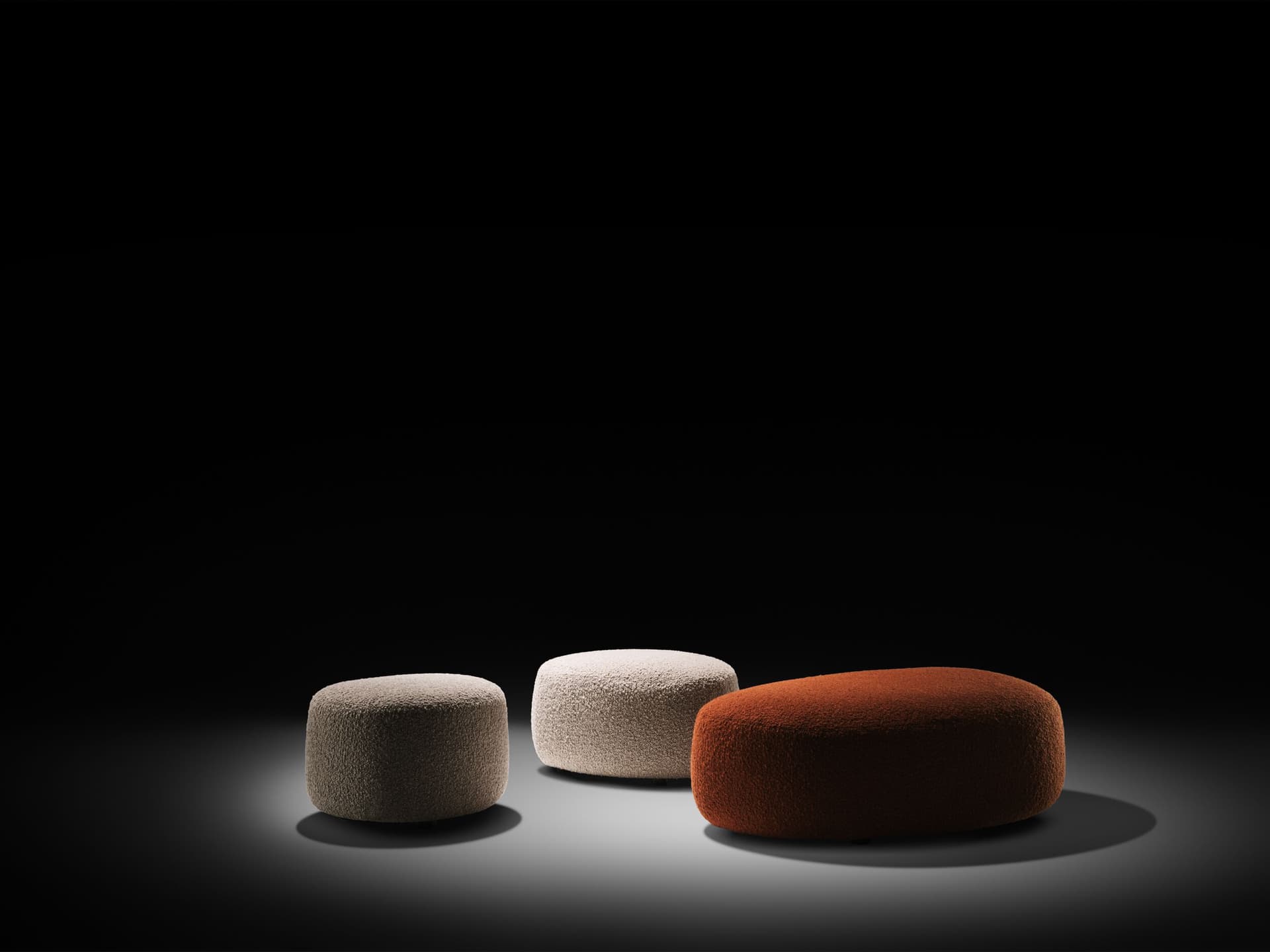 Twils
KAMARI POUF
Fabric pouf — 1