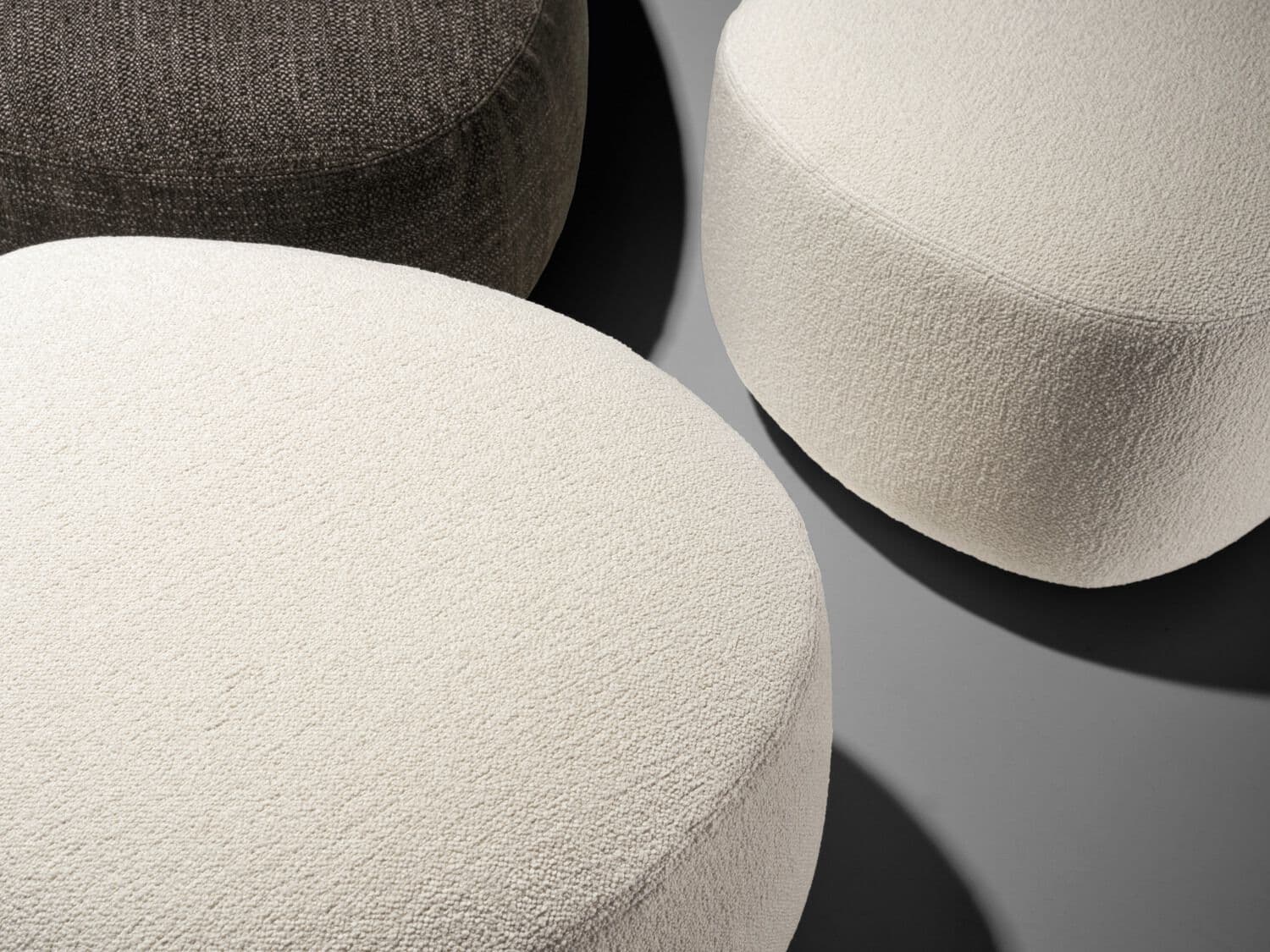 Twils
KAMARI POUF
Fabric pouf — 3
