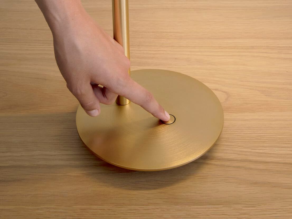 Umage
OMNI
LED brass desk lamp — 4