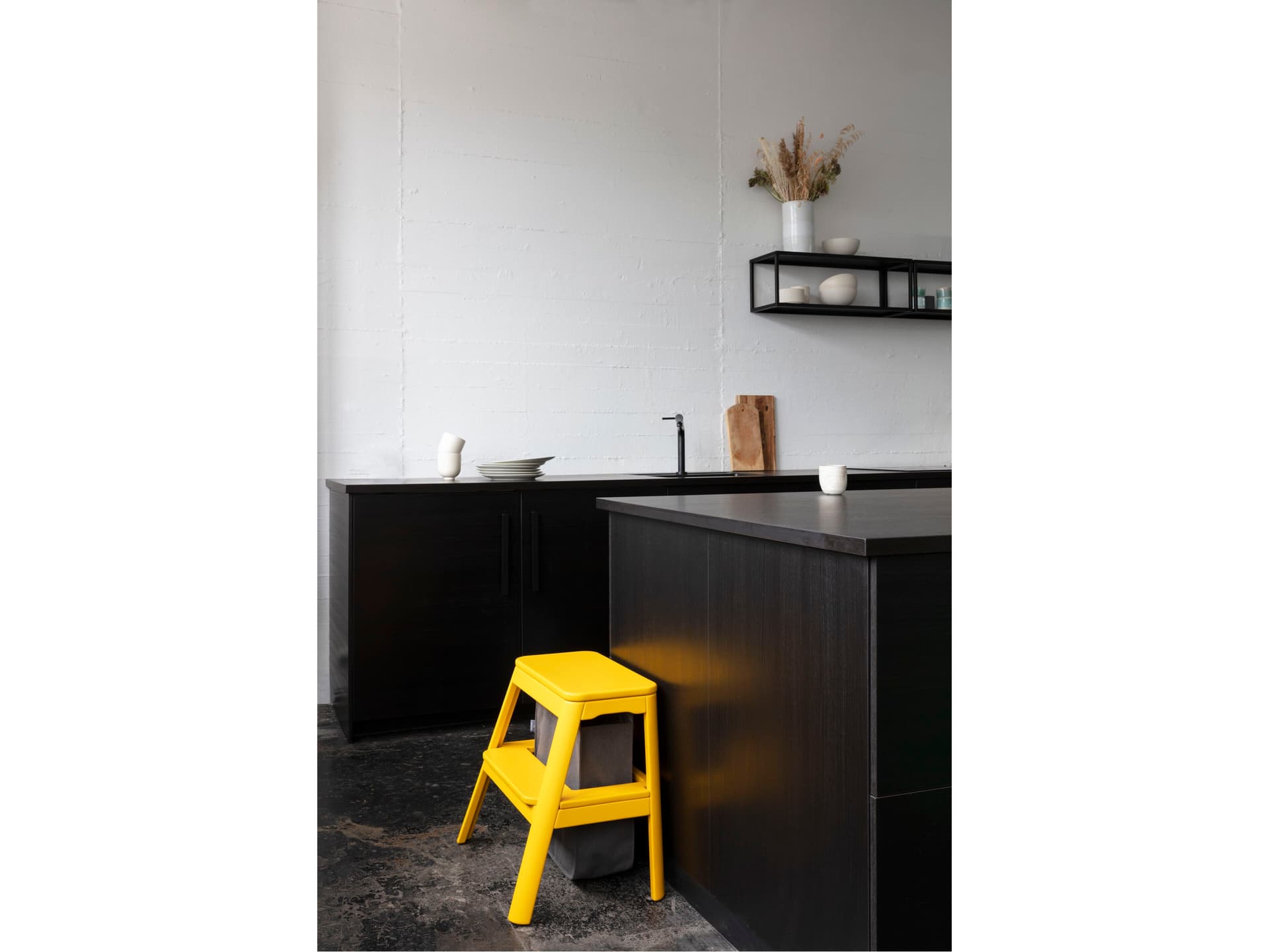 Umage
STEP IT UP
Oak step stool — 4