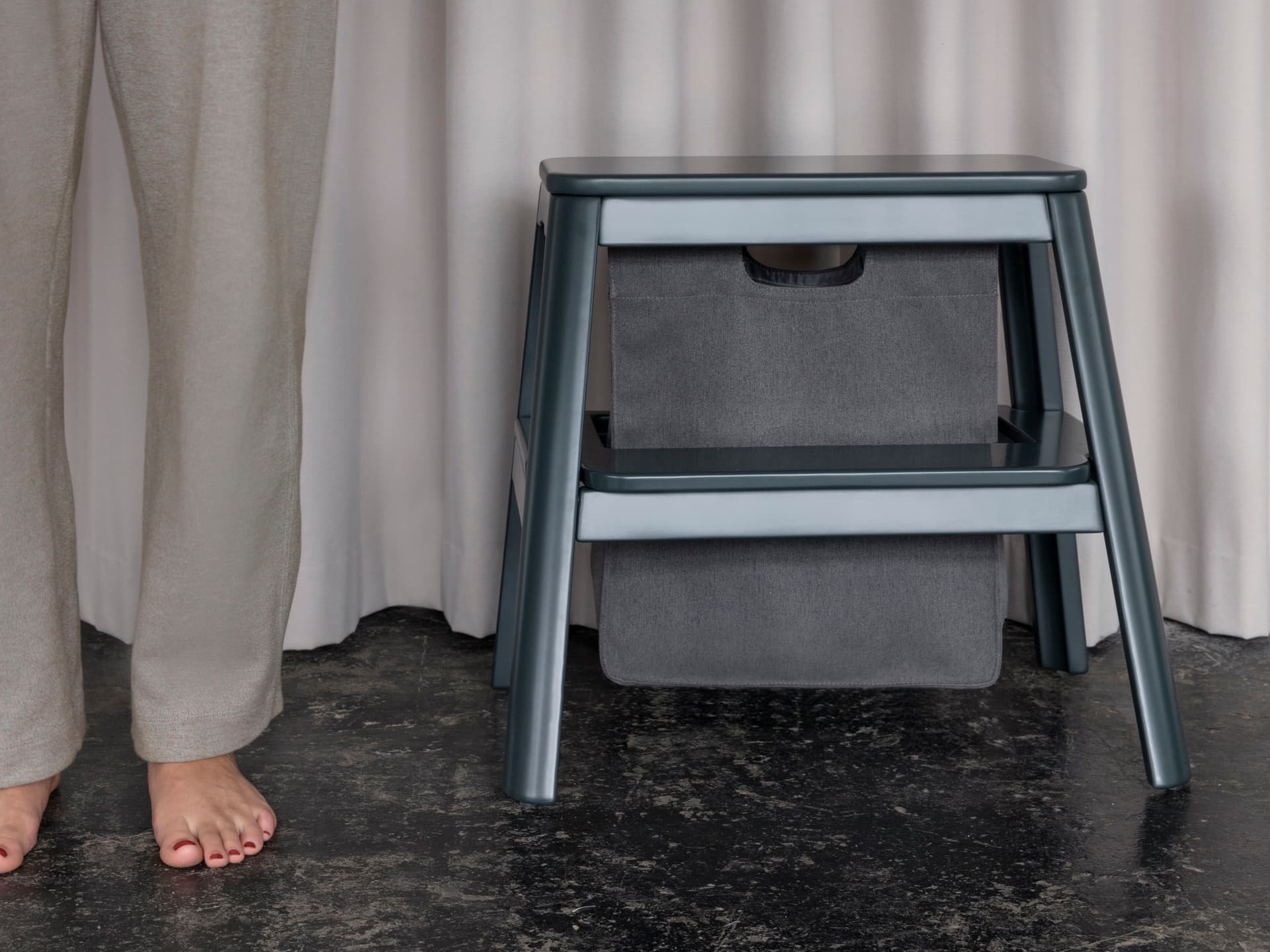 Umage
STEP IT UP
Oak step stool — 5