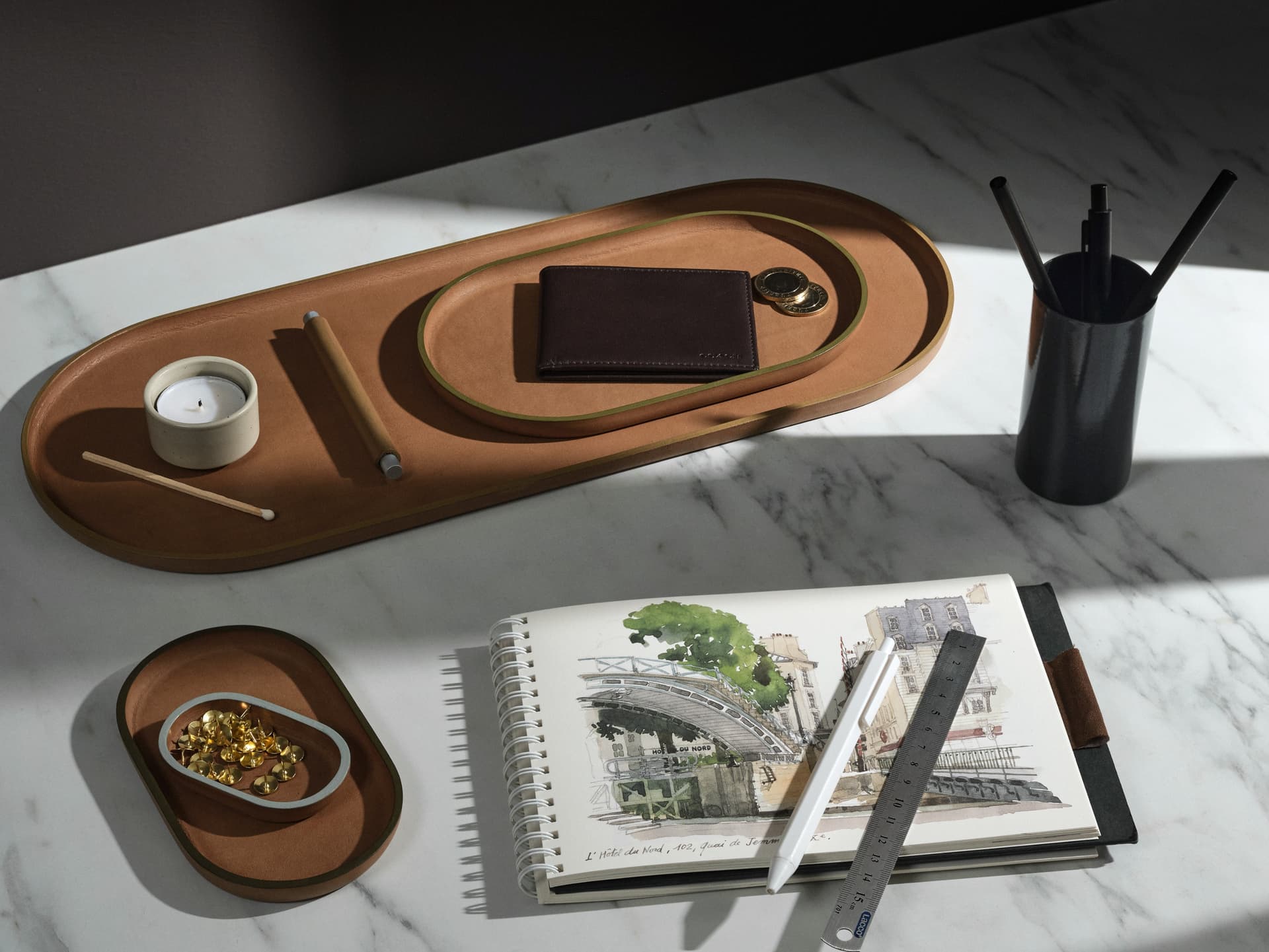 Uniqka
PLATO OVAL
Leather tray — 1