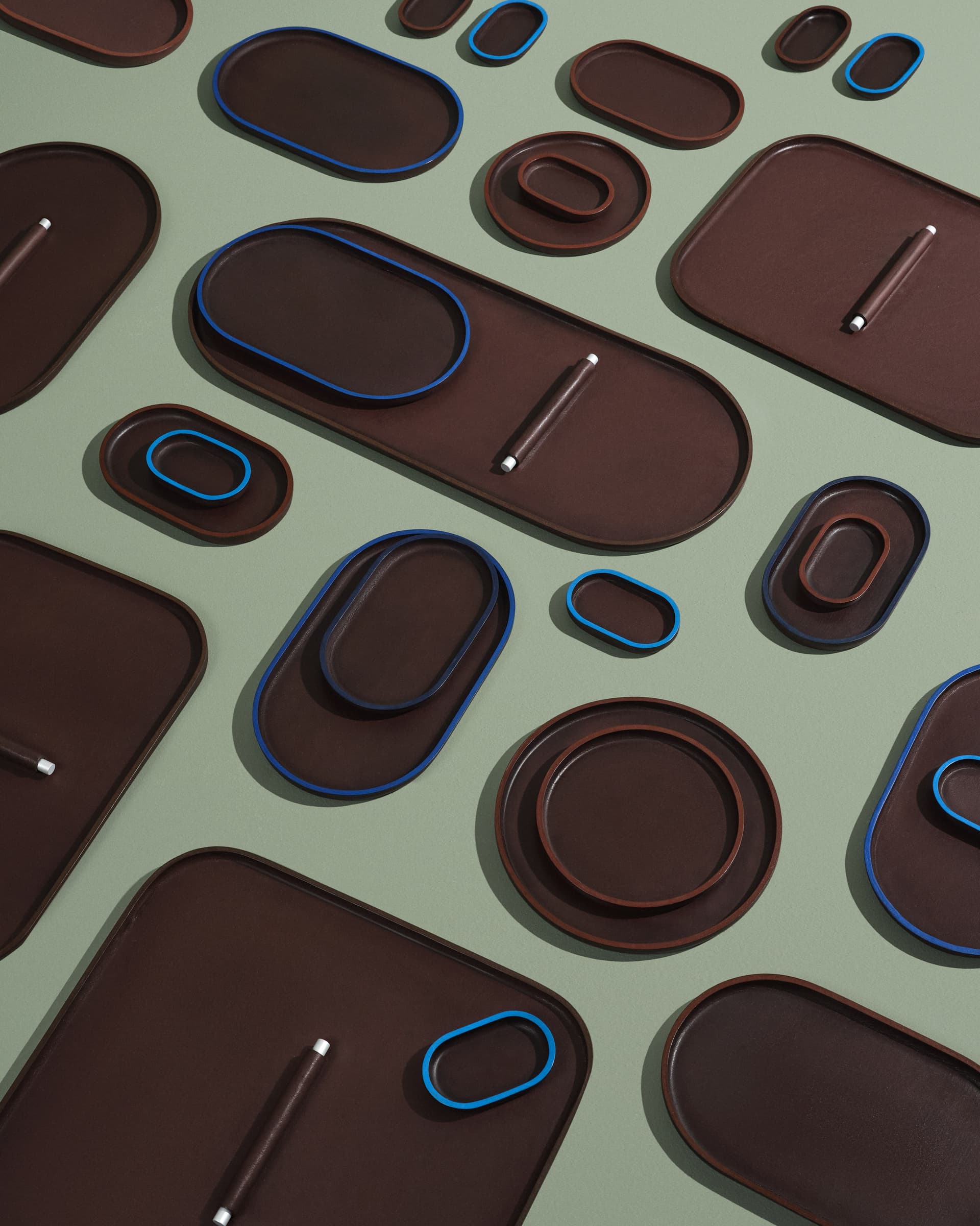 Uniqka
PLATO OVAL
Leather tray — 16