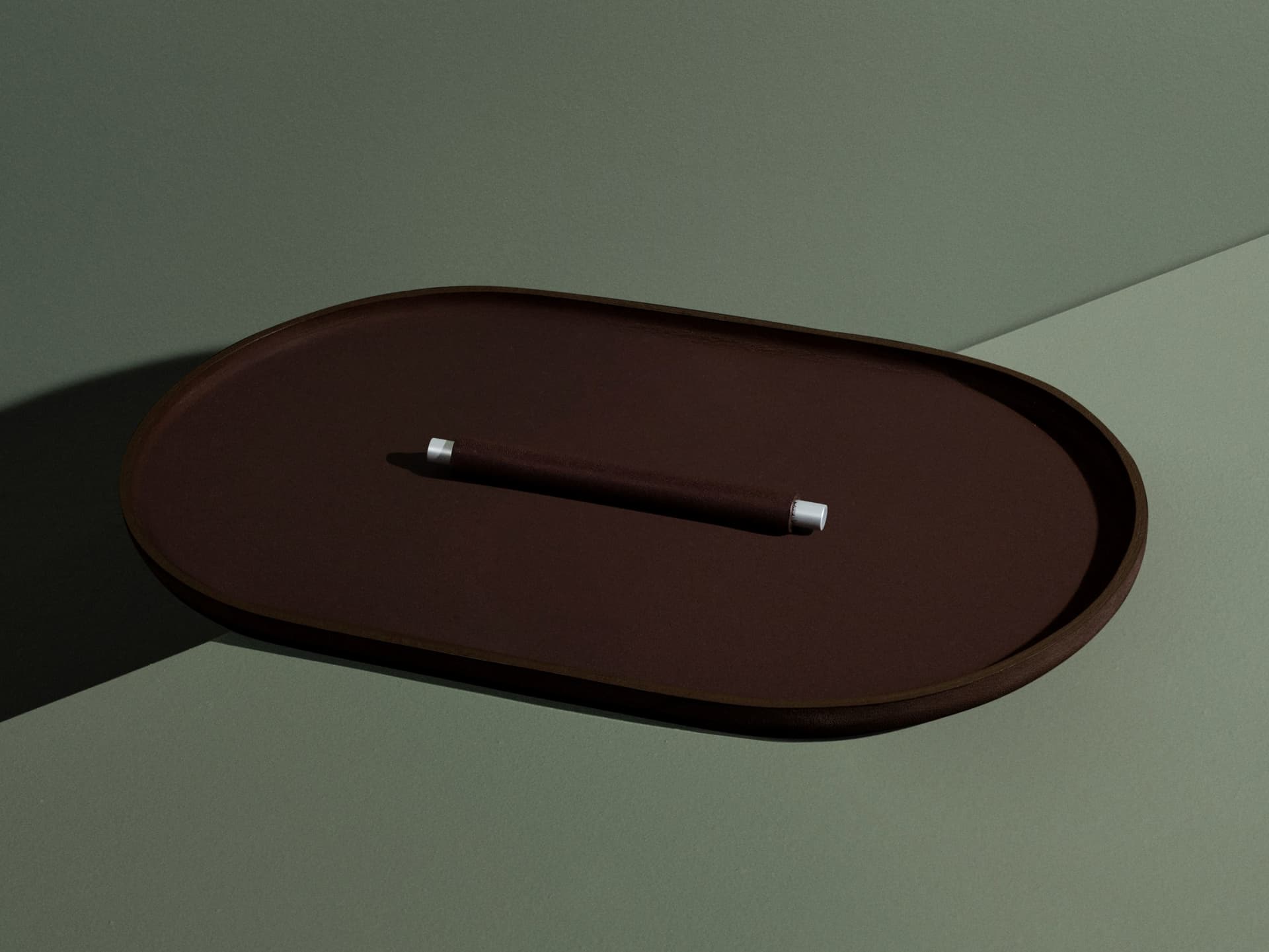 Uniqka
PLATO OVAL
Leather tray — 18