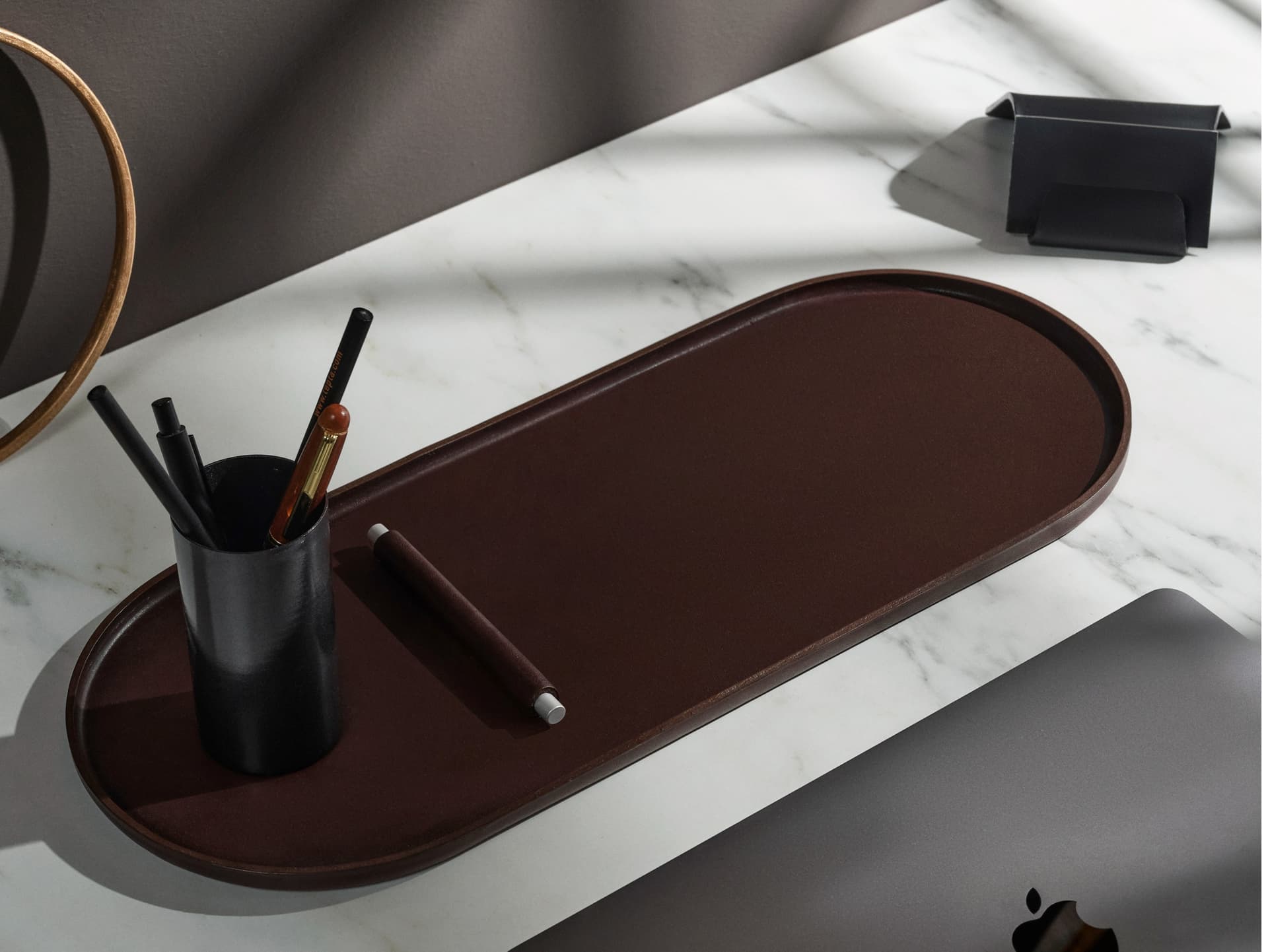 Uniqka
PLATO OVAL
Leather tray — 4