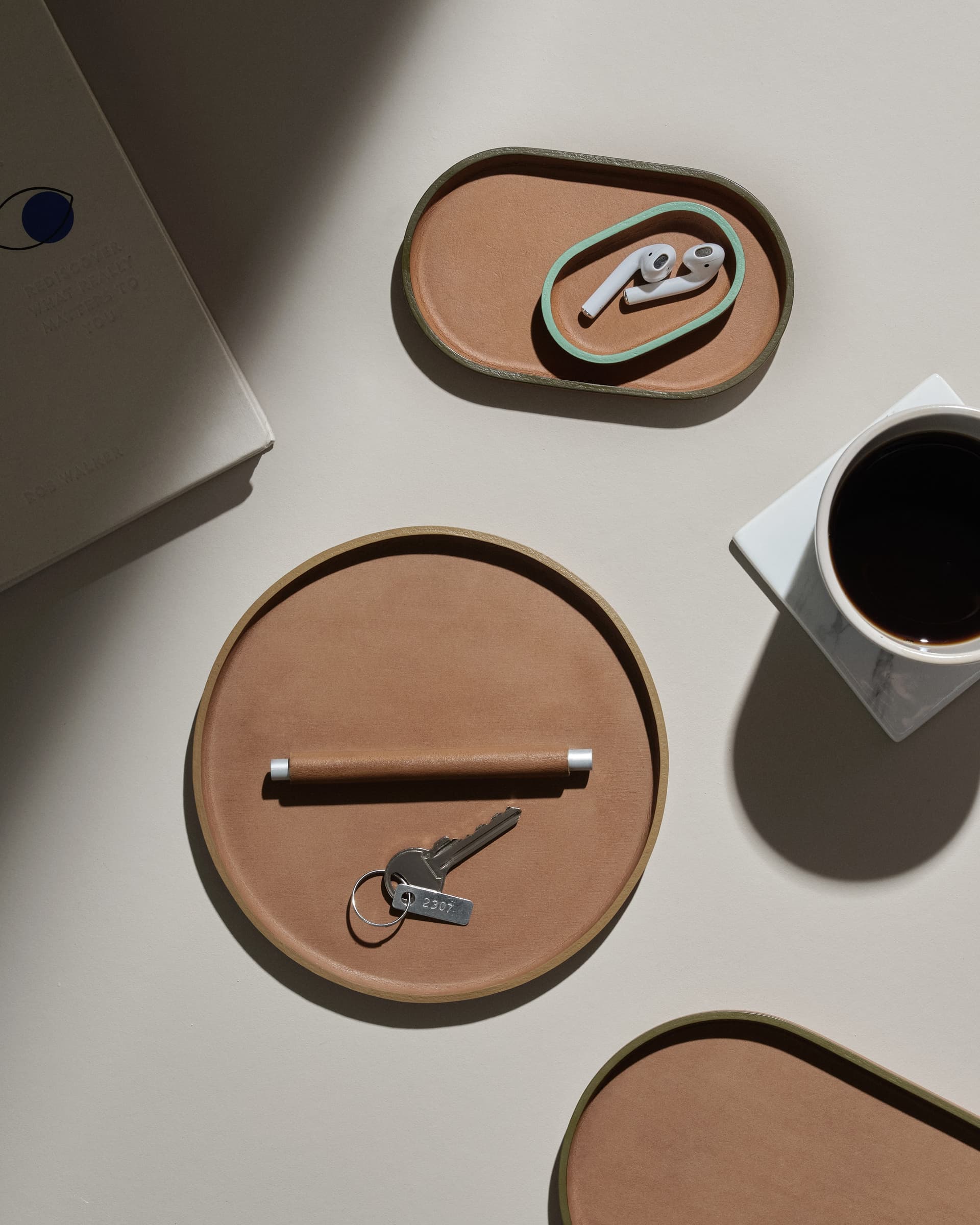 Uniqka
PLATO OVAL
Leather tray — 8