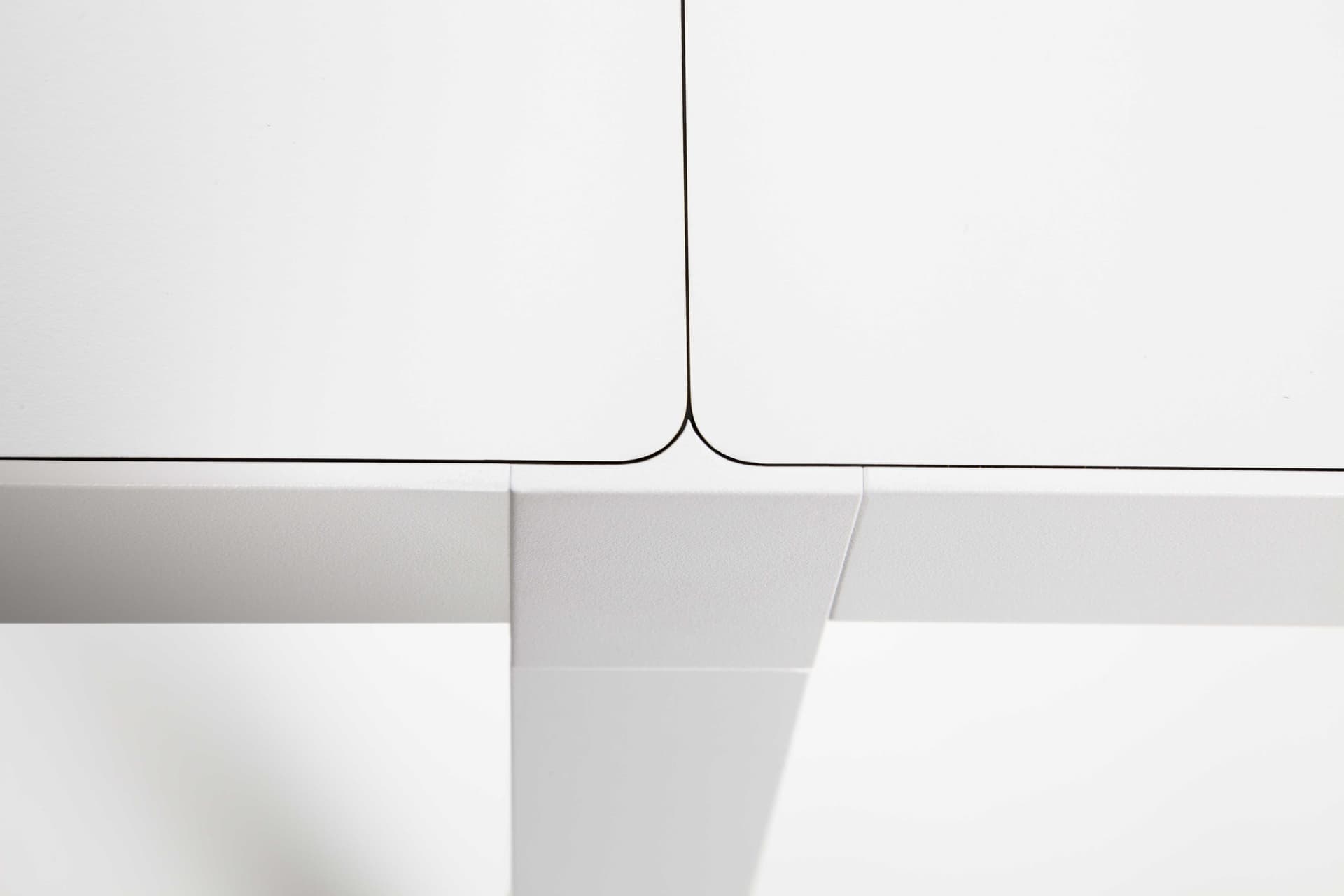 Urbantime
PASSEPARTOUT
Table — 9
