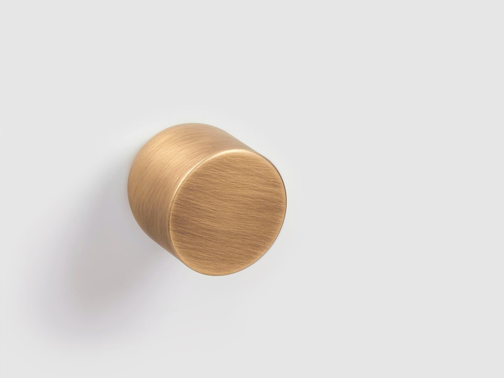 VERUM
LUI
Door knob — 7