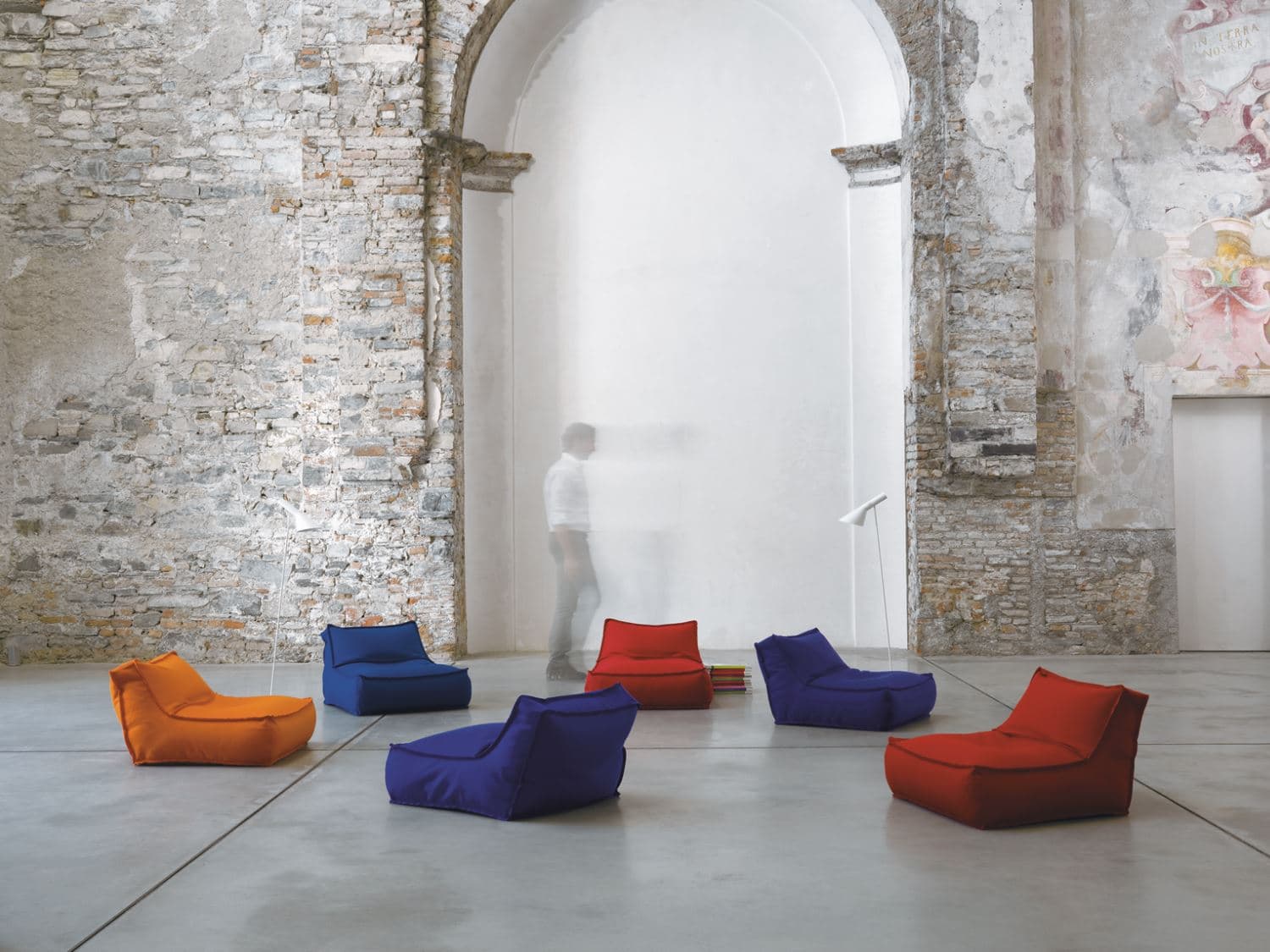 Verzelloni
ZOE
Fabric armchair — 8