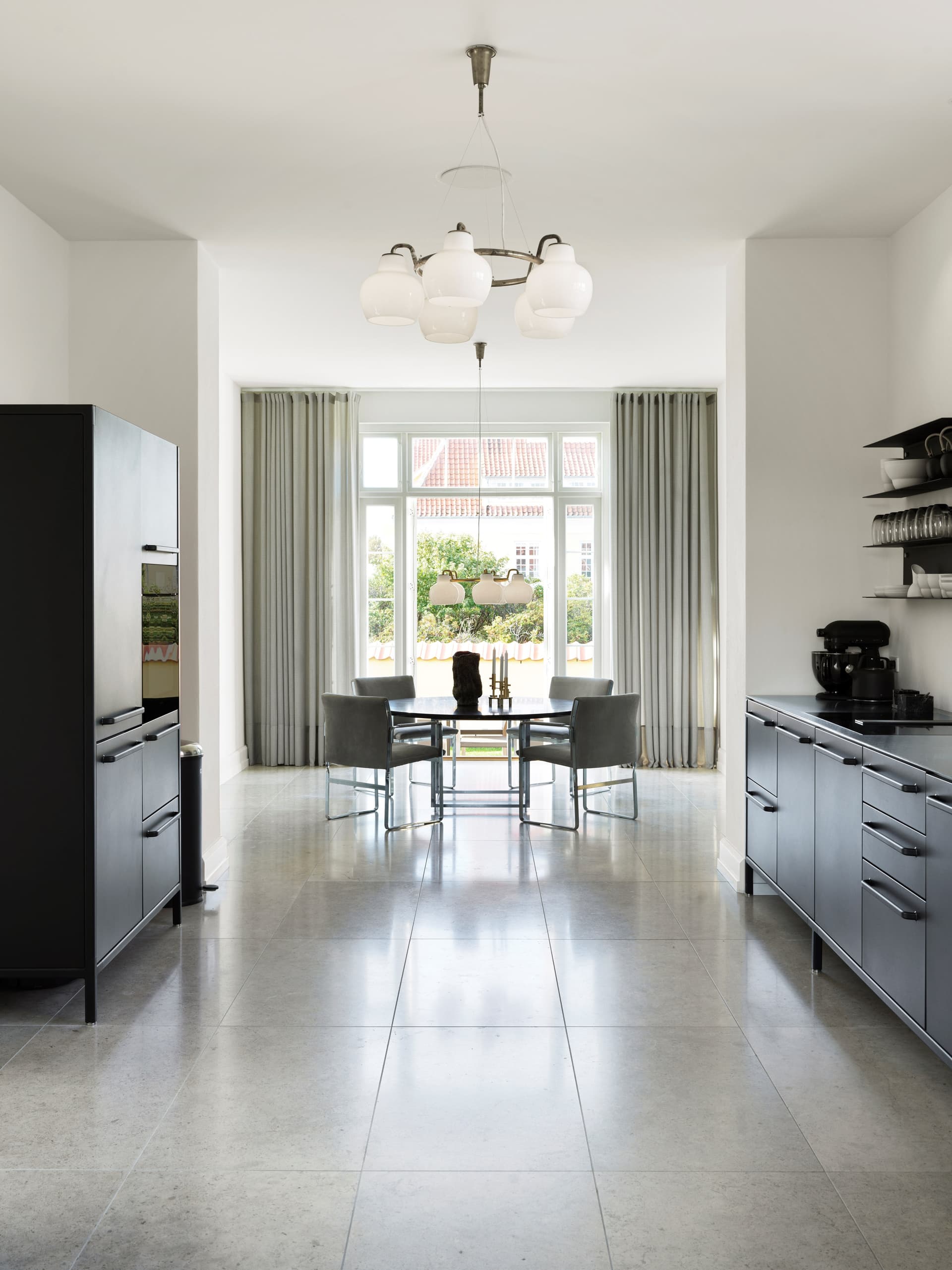 Vipp
V1
Steel fitted kitchen — 18